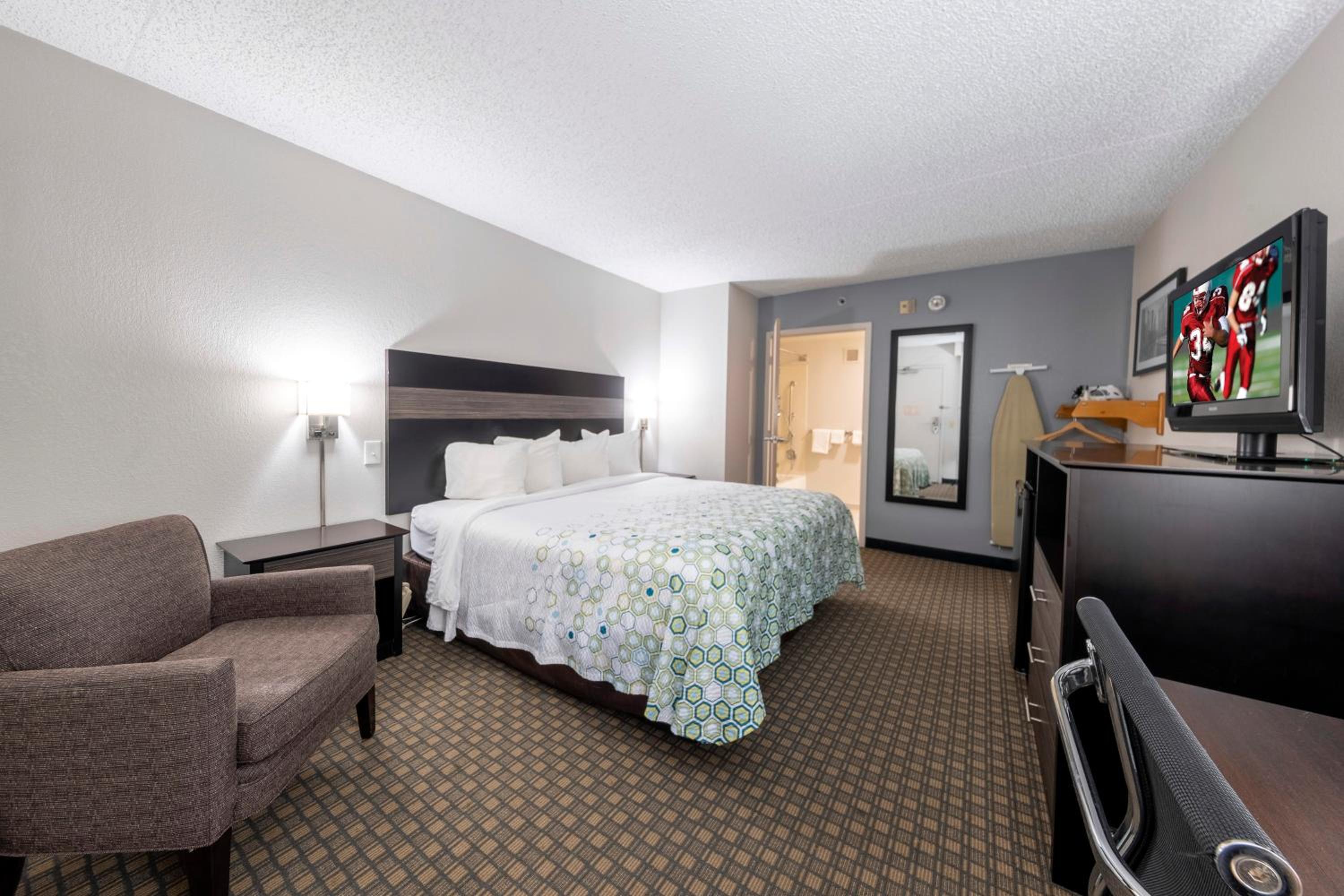  Standard King Room with Microwave & Refrigerator Disability Access Non-Smoking photo 1
