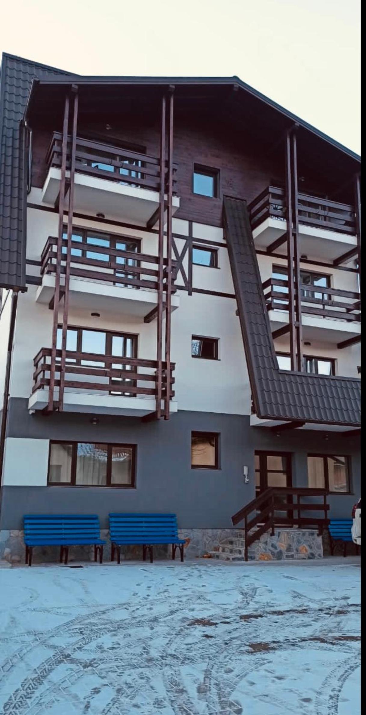 Apartment with Balcony - Photo 8