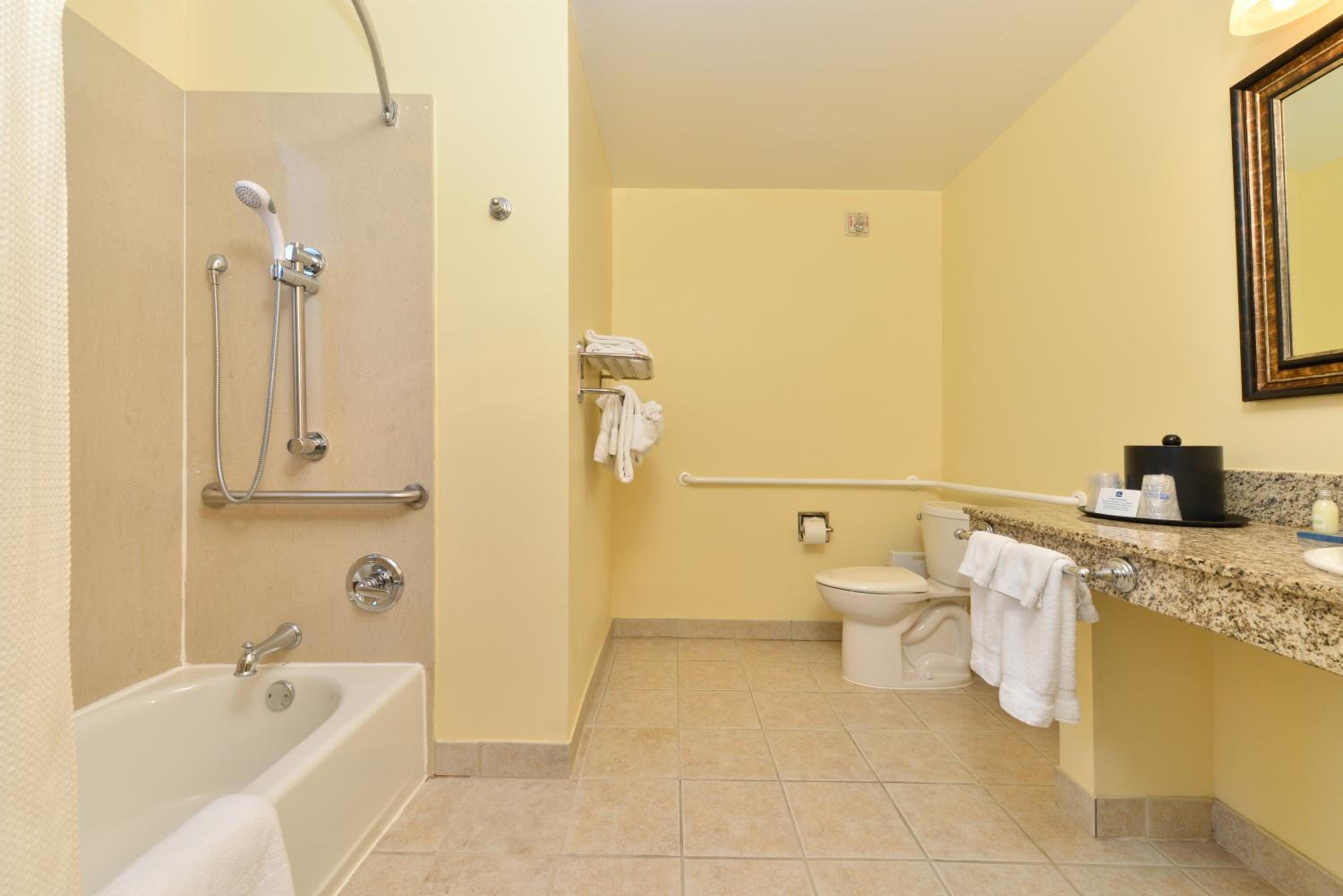Double Room with Two Double Beds - Disability Access - Photo 4