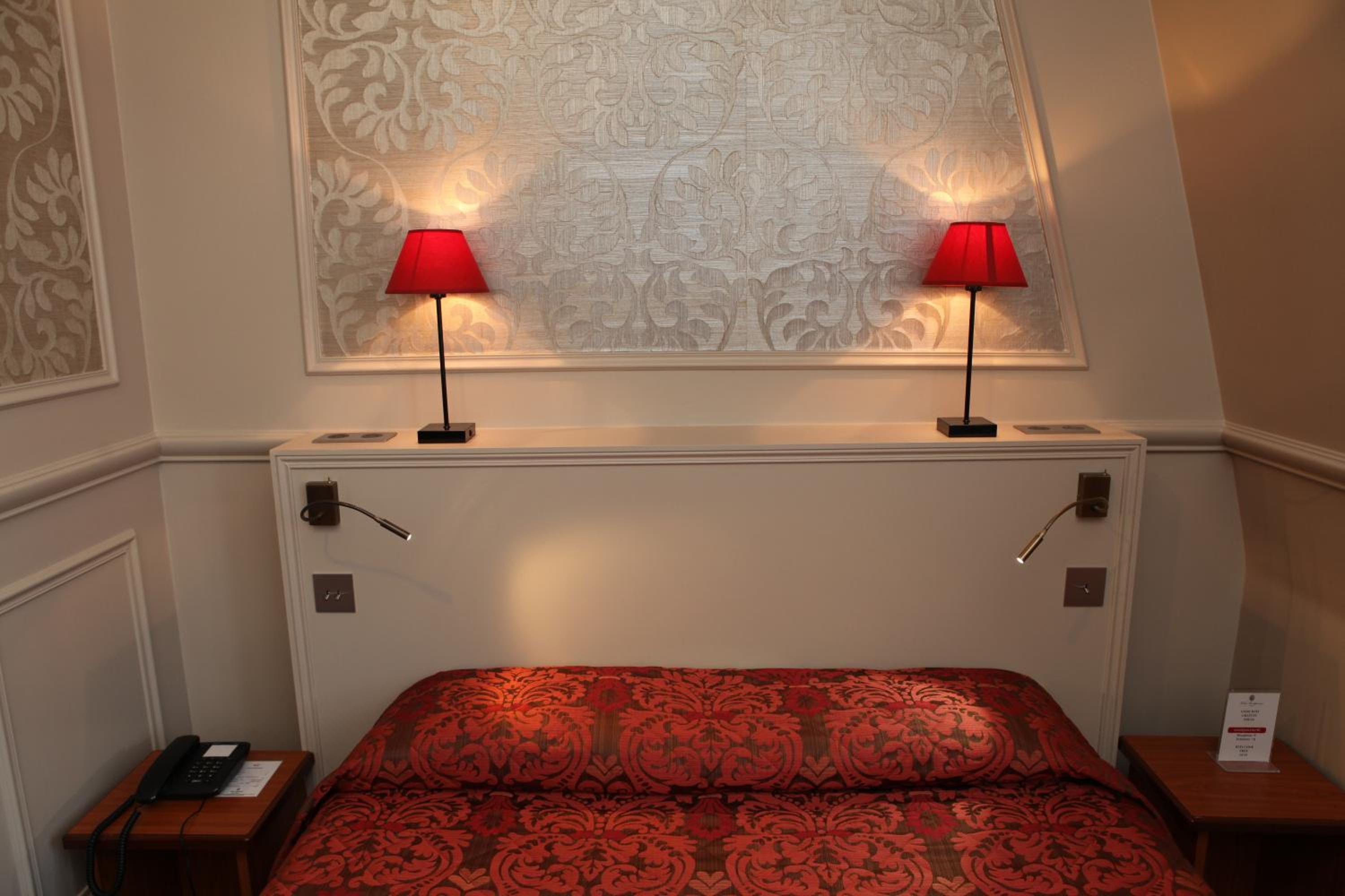 Single Room with Private Bathroom photo 3