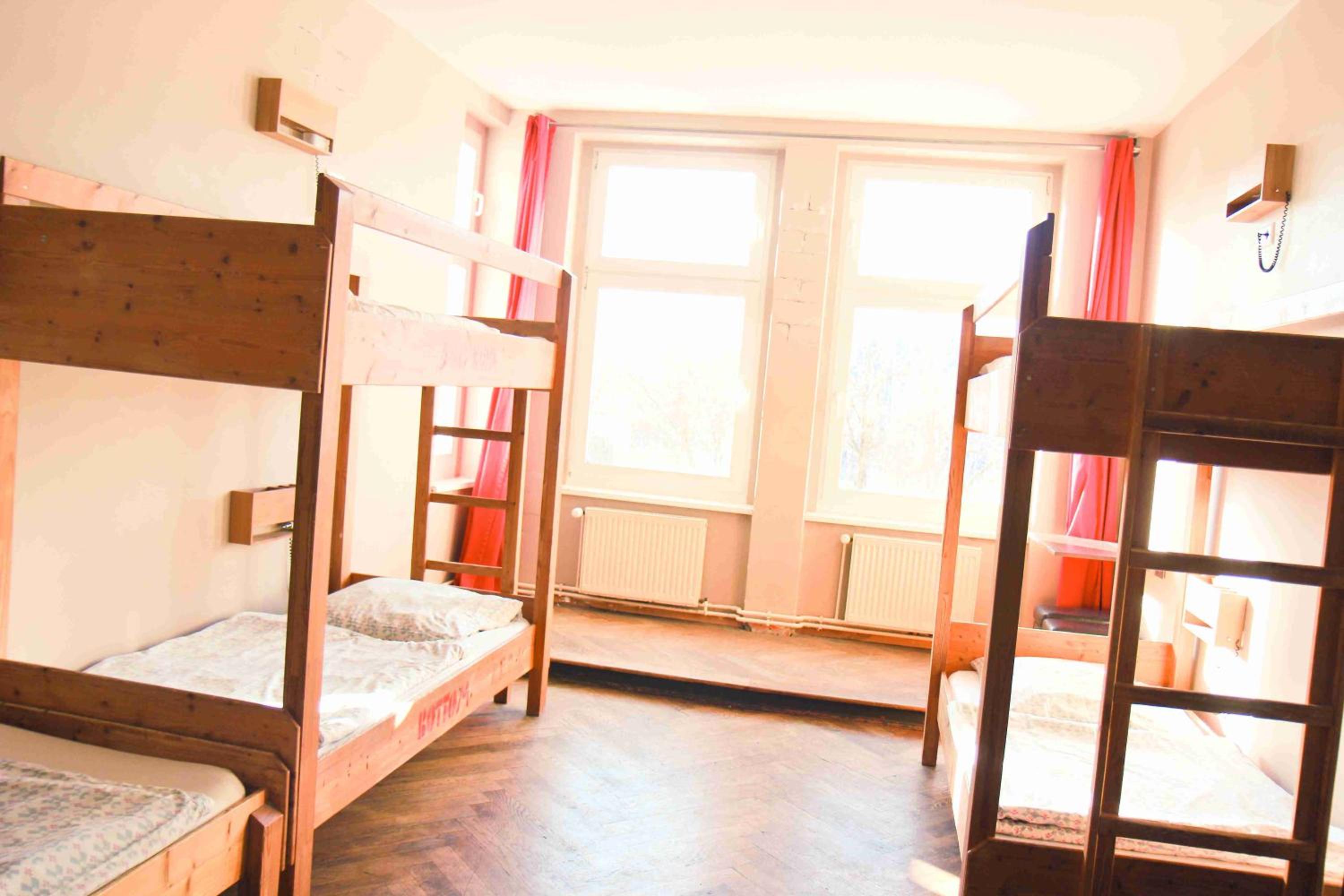Bed in 5-Bed Mixed Dormitory Room photo 3