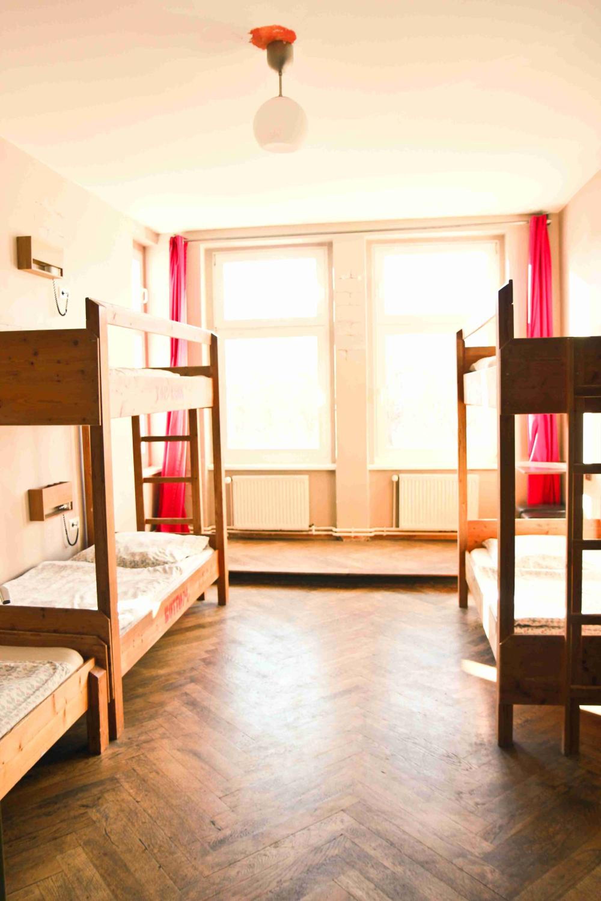 Bed in 5-Bed Mixed Dormitory Room photo 2