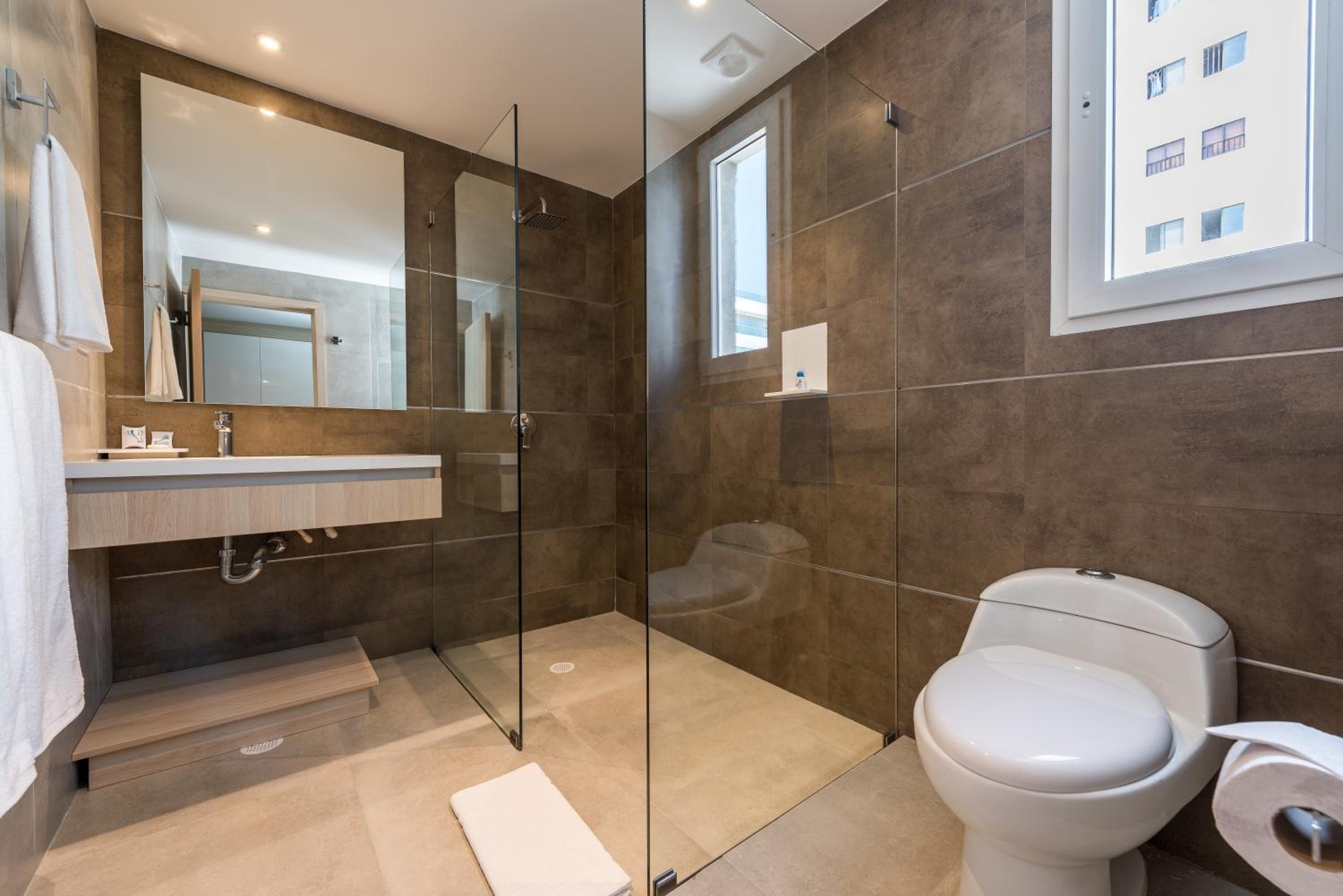Junior Suite (2 Adults) - Photo 4