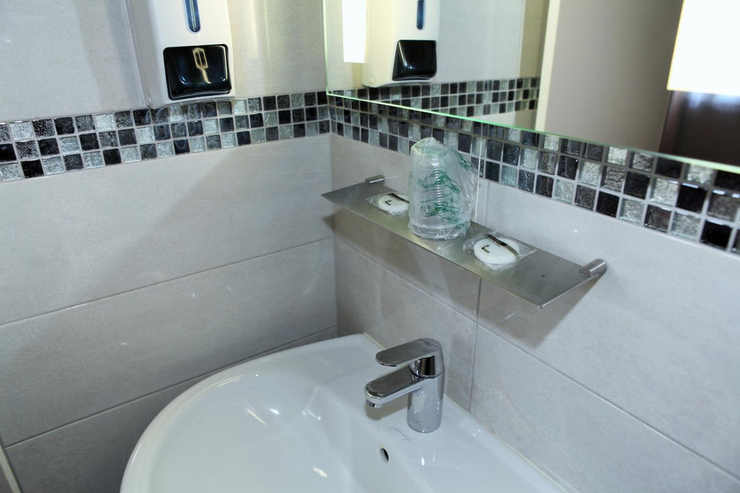 Double Room with Shower photo 3