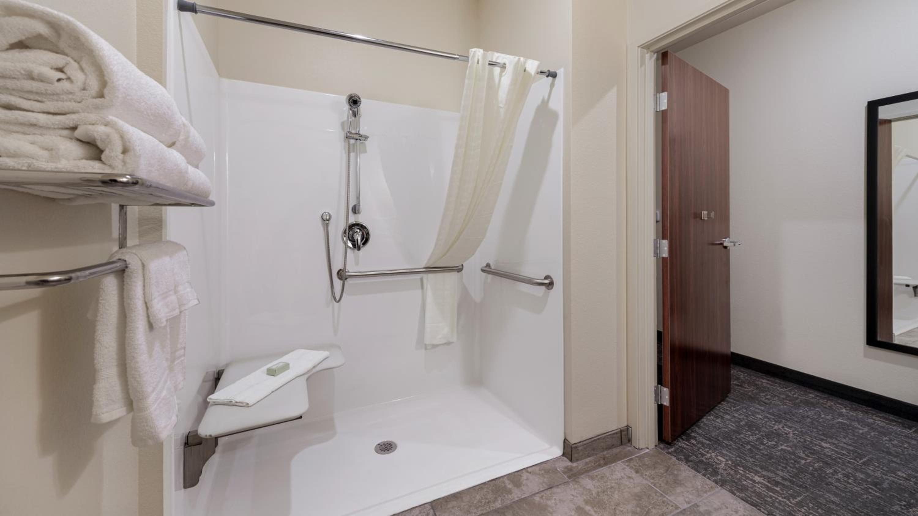 King Room - Disability Access - Photo 5