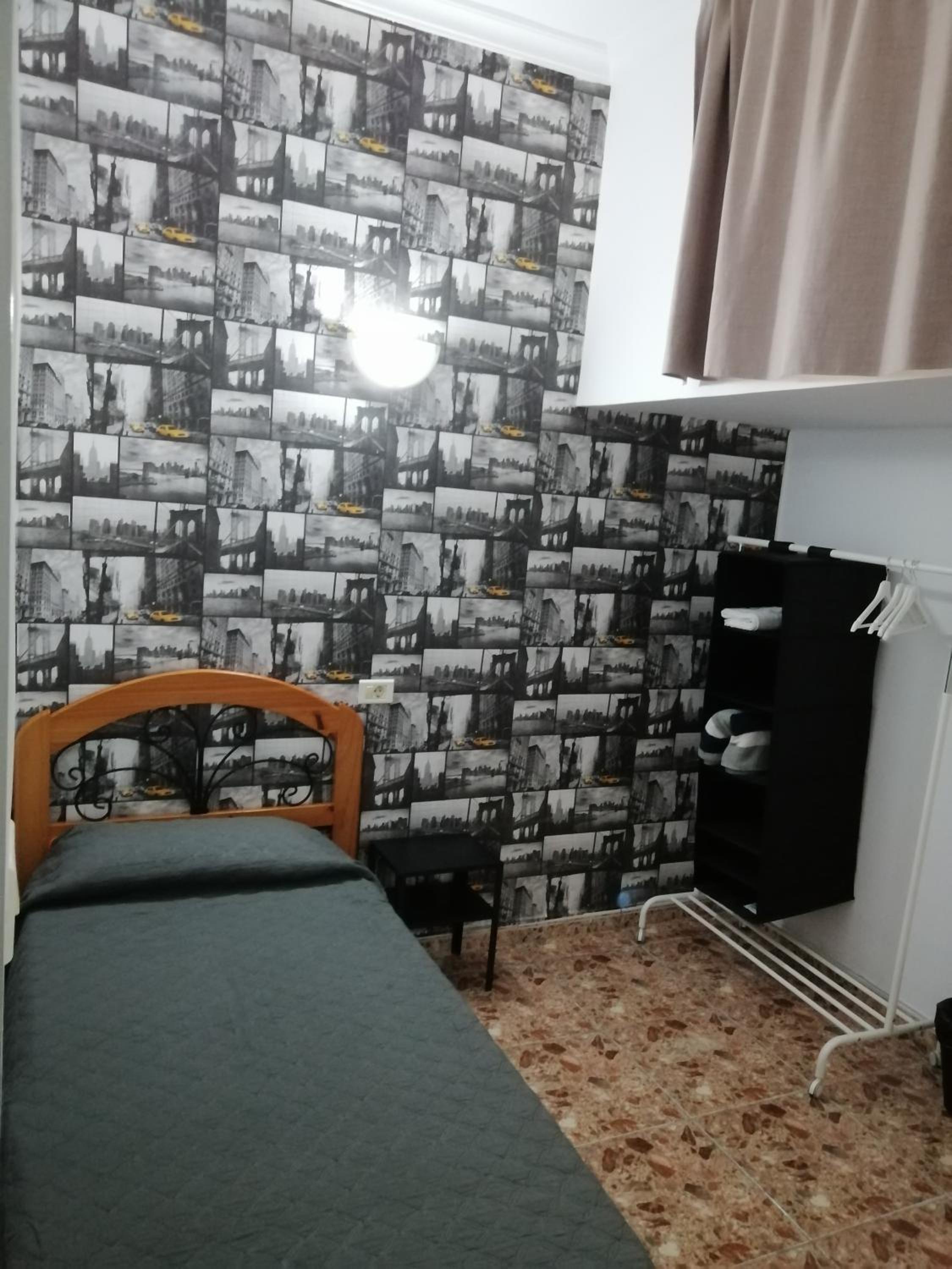 Single Room with Shared Bathroom (interior)