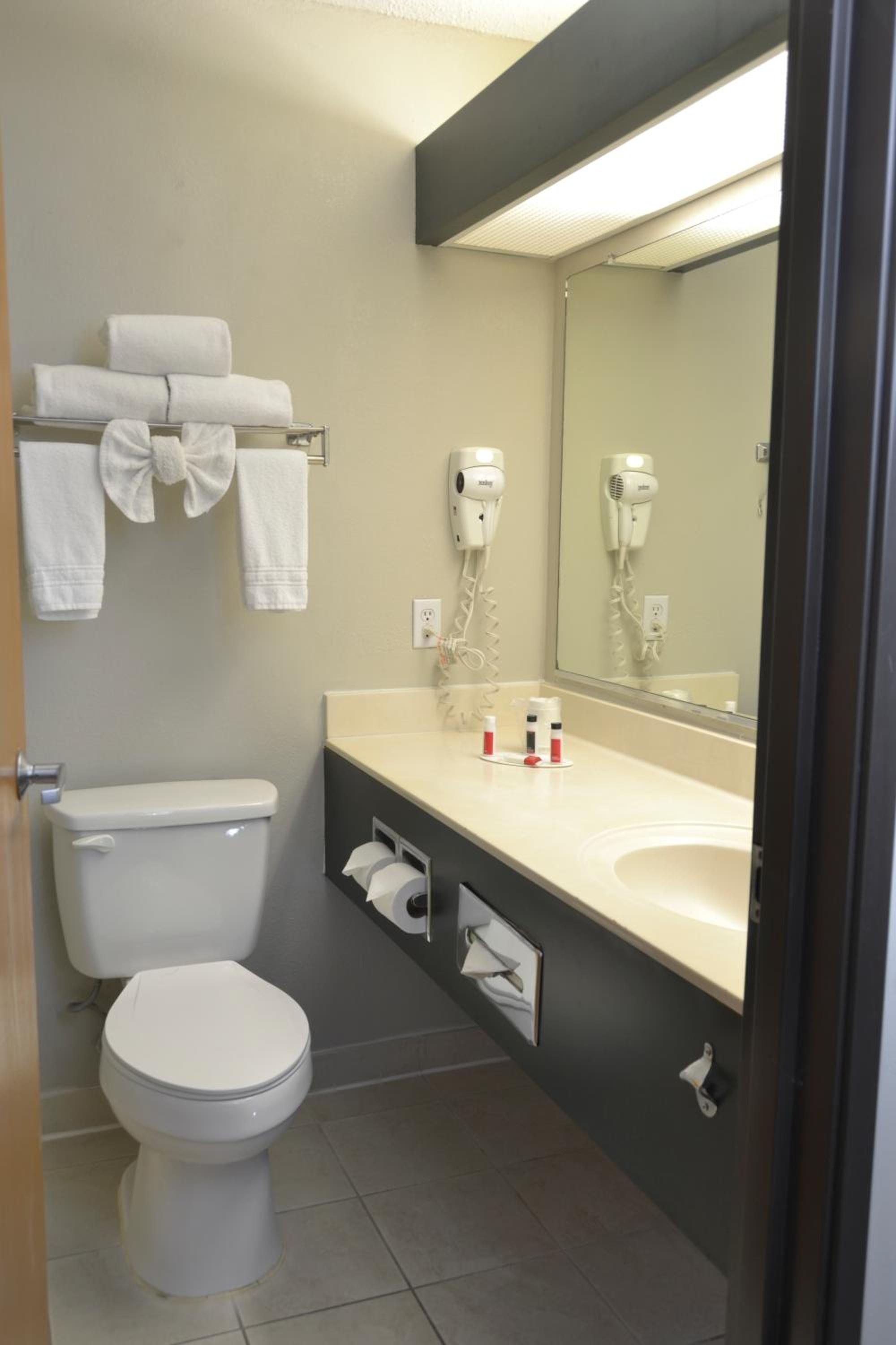 King Room - Non-Smoking - Photo 2