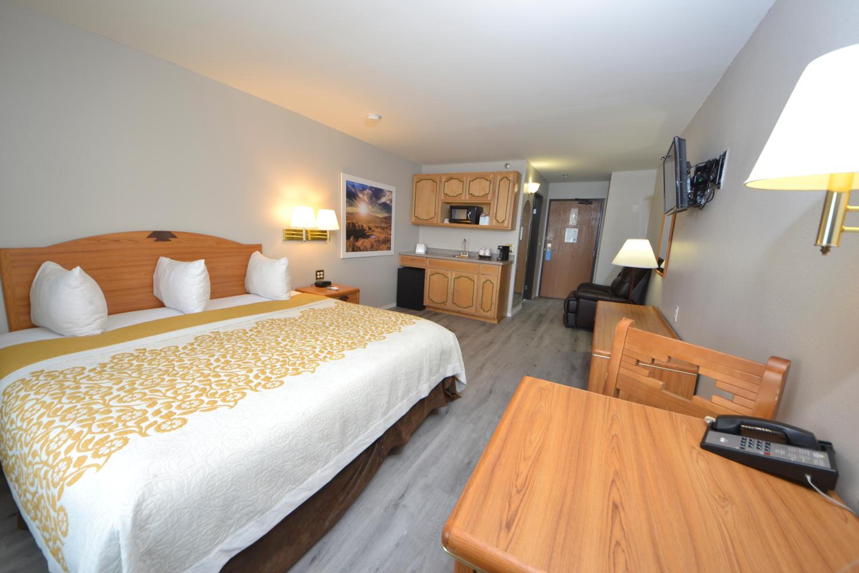 King Room - Non-Smoking - Photo 1