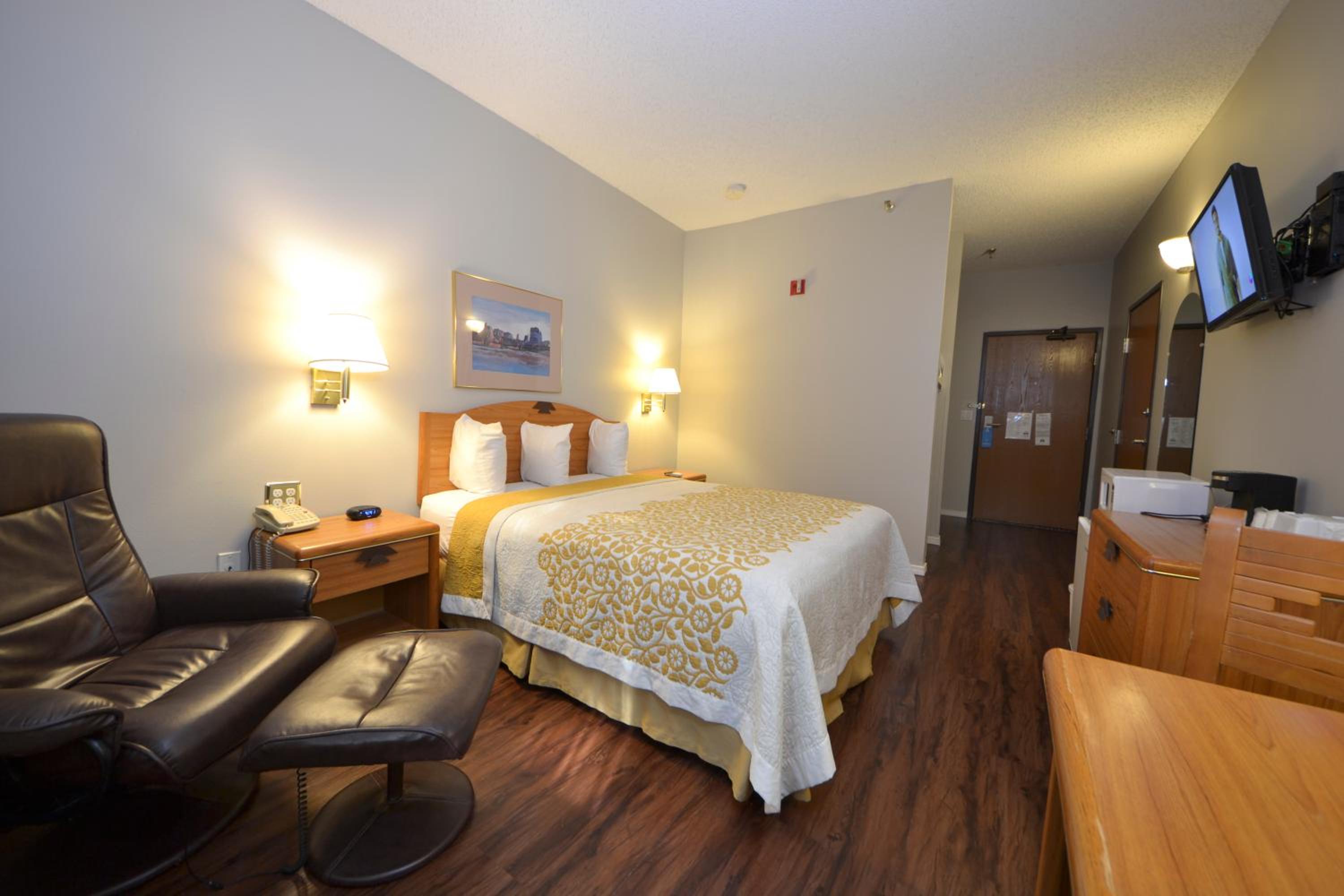 Queen Room - Disability Access - Non-Smoking - Photo 2