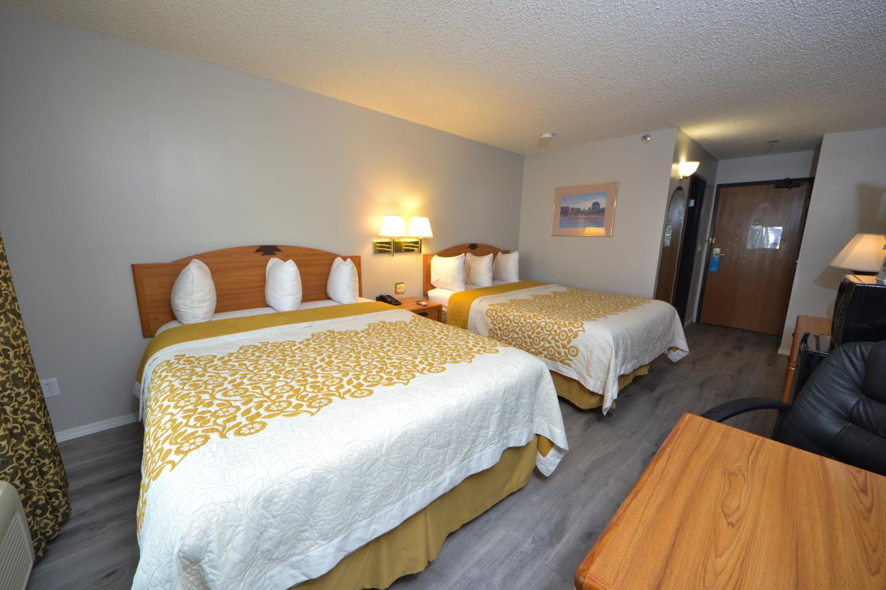 Deluxe Queen Room with Two Queen Beds -Disability Access - Non-Smoking - Photo 1