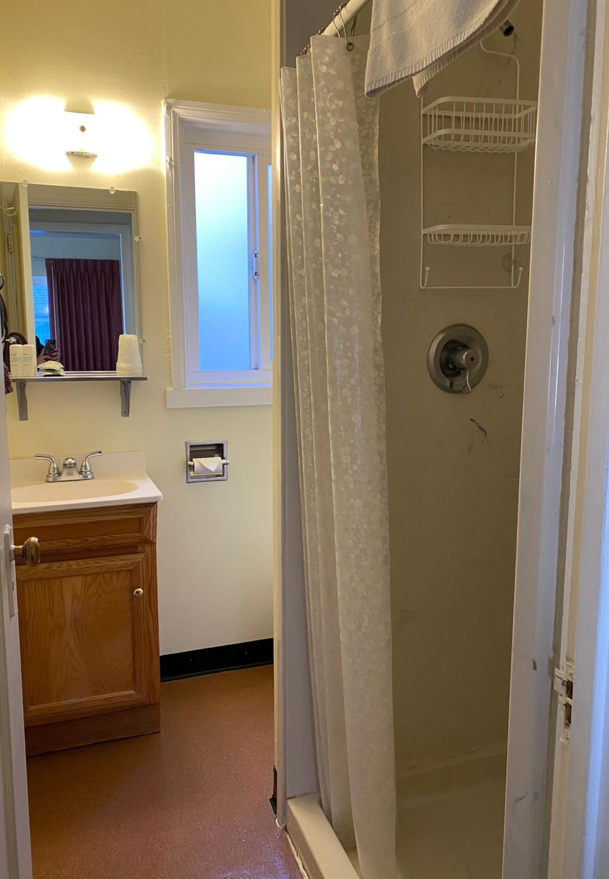 Deluxe Double Room with Shower - Photo 7