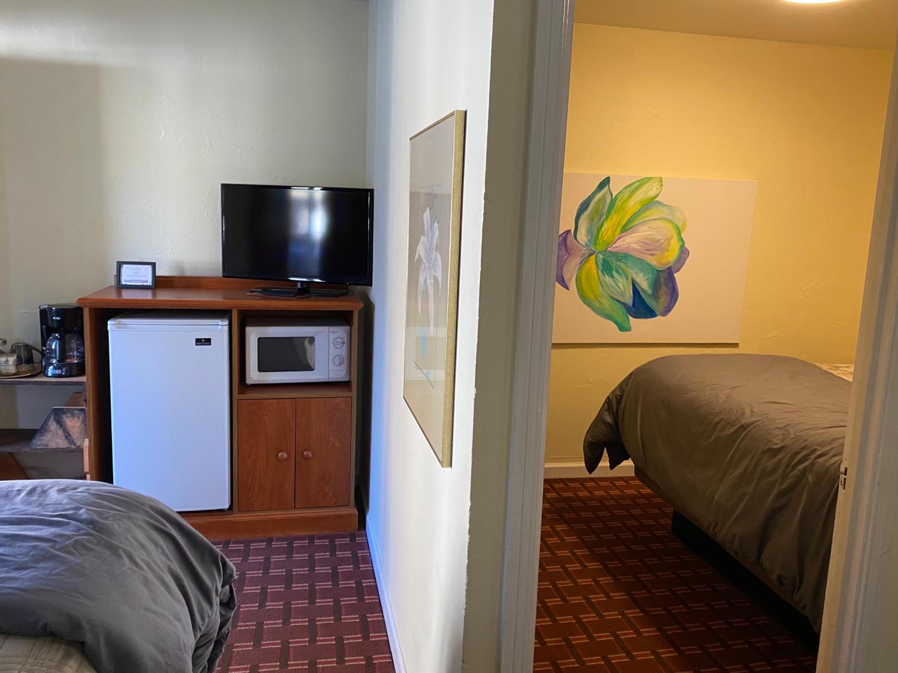 Deluxe Double Room with Shower - Photo 4