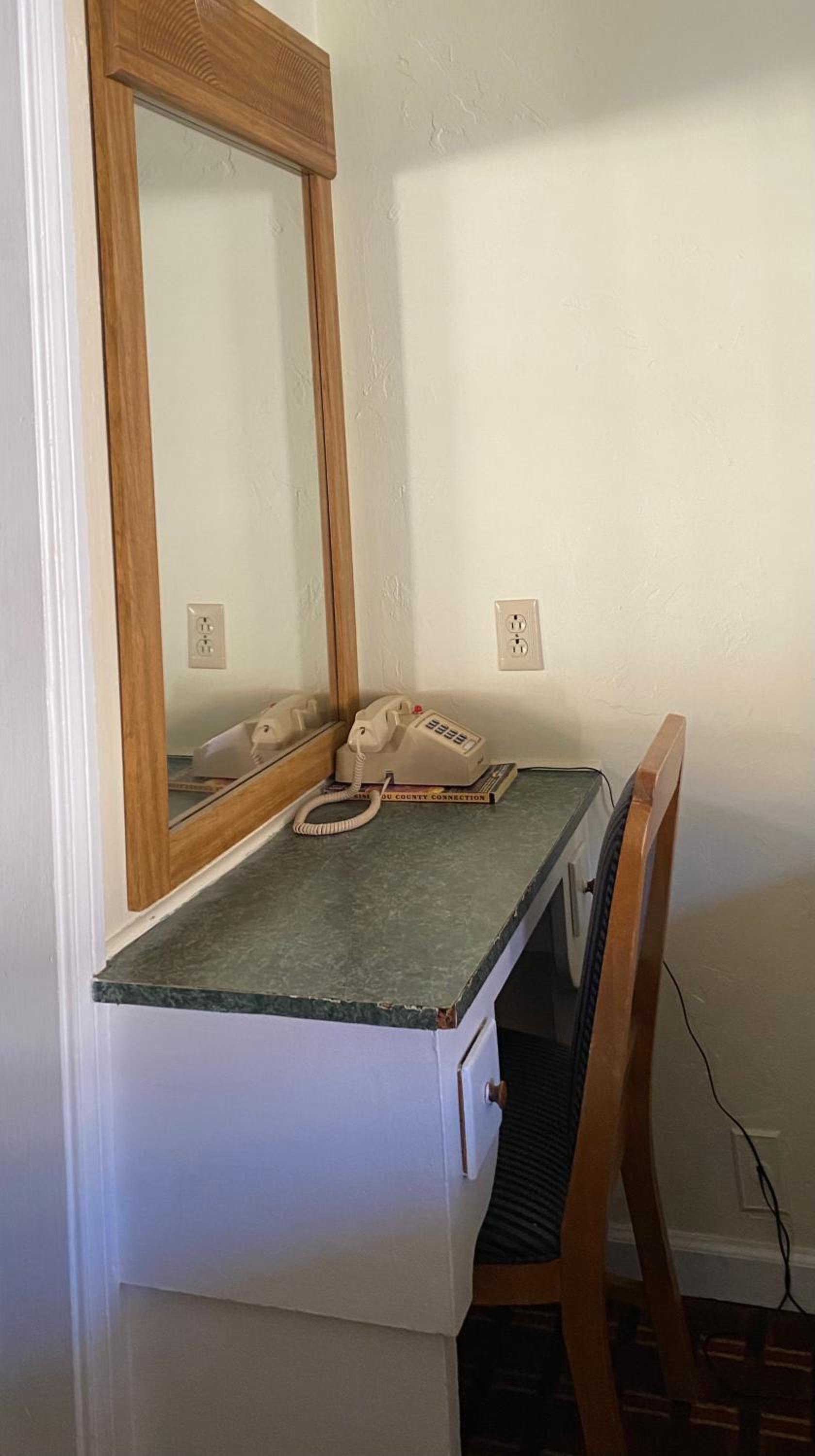 Deluxe Double Room with Shower - Photo 6