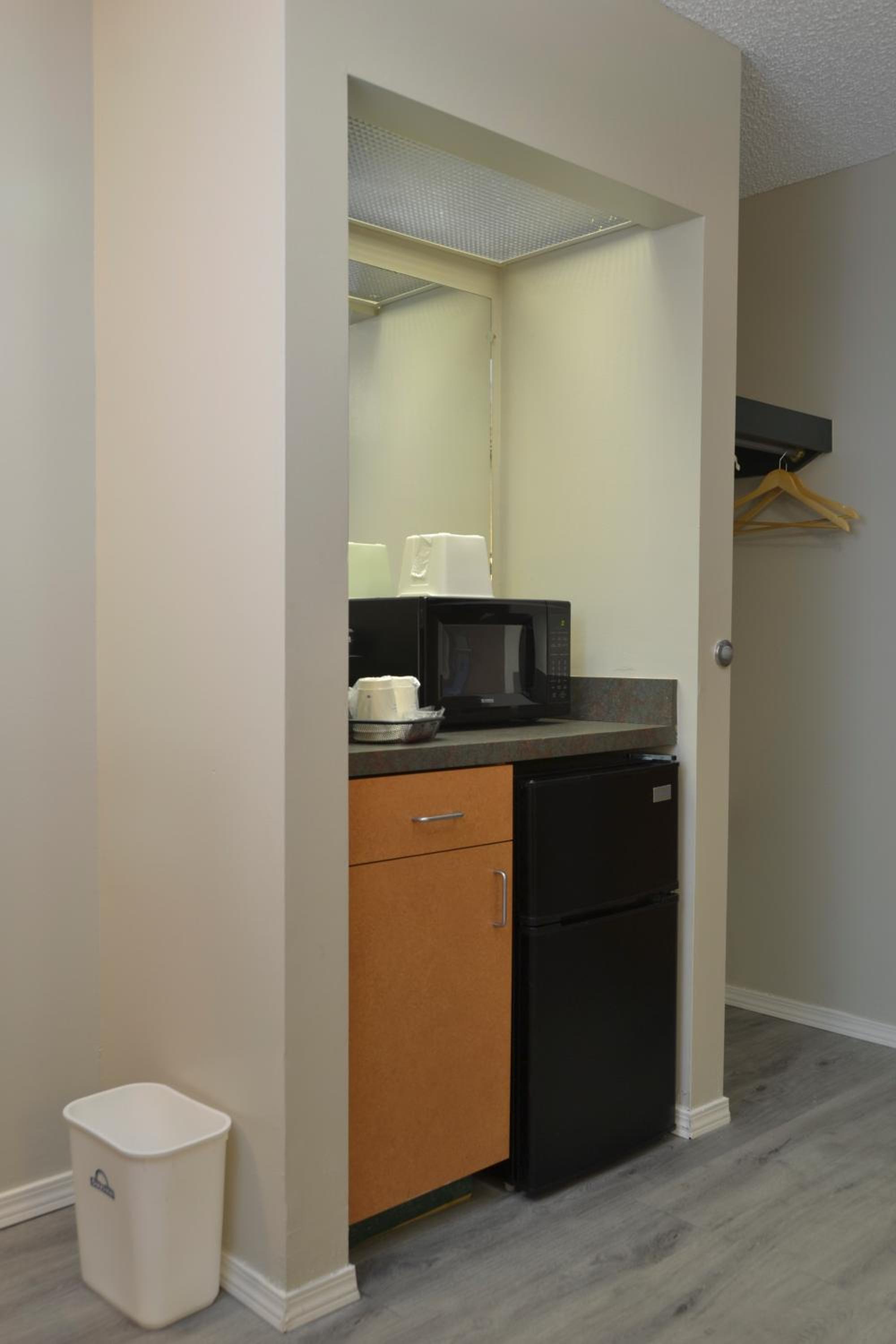 King Studio Suite - Non-Smoking - Photo 4