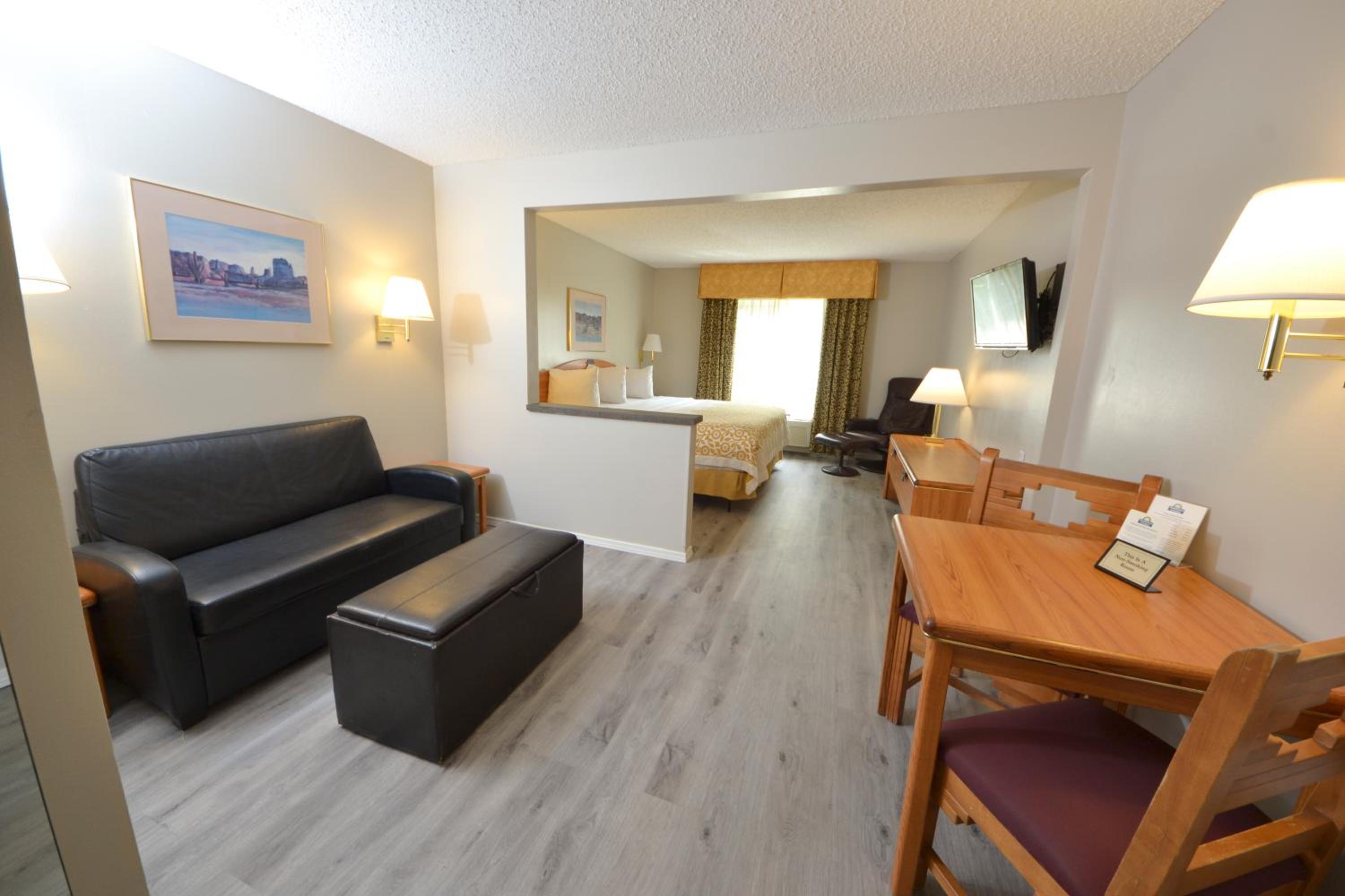 King Studio Suite - Non-Smoking - Photo 2