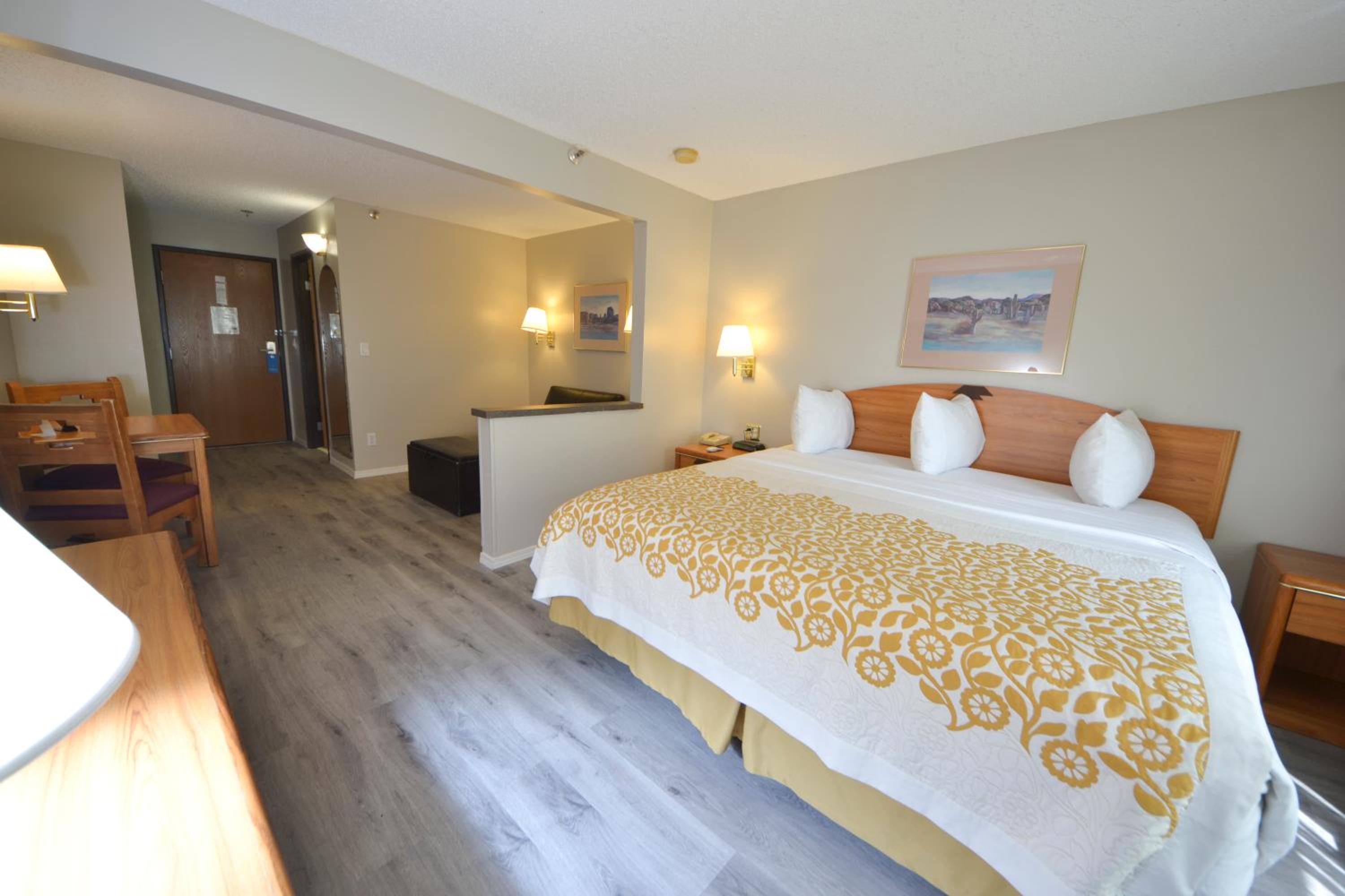 King Studio Suite - Non-Smoking - Photo 1
