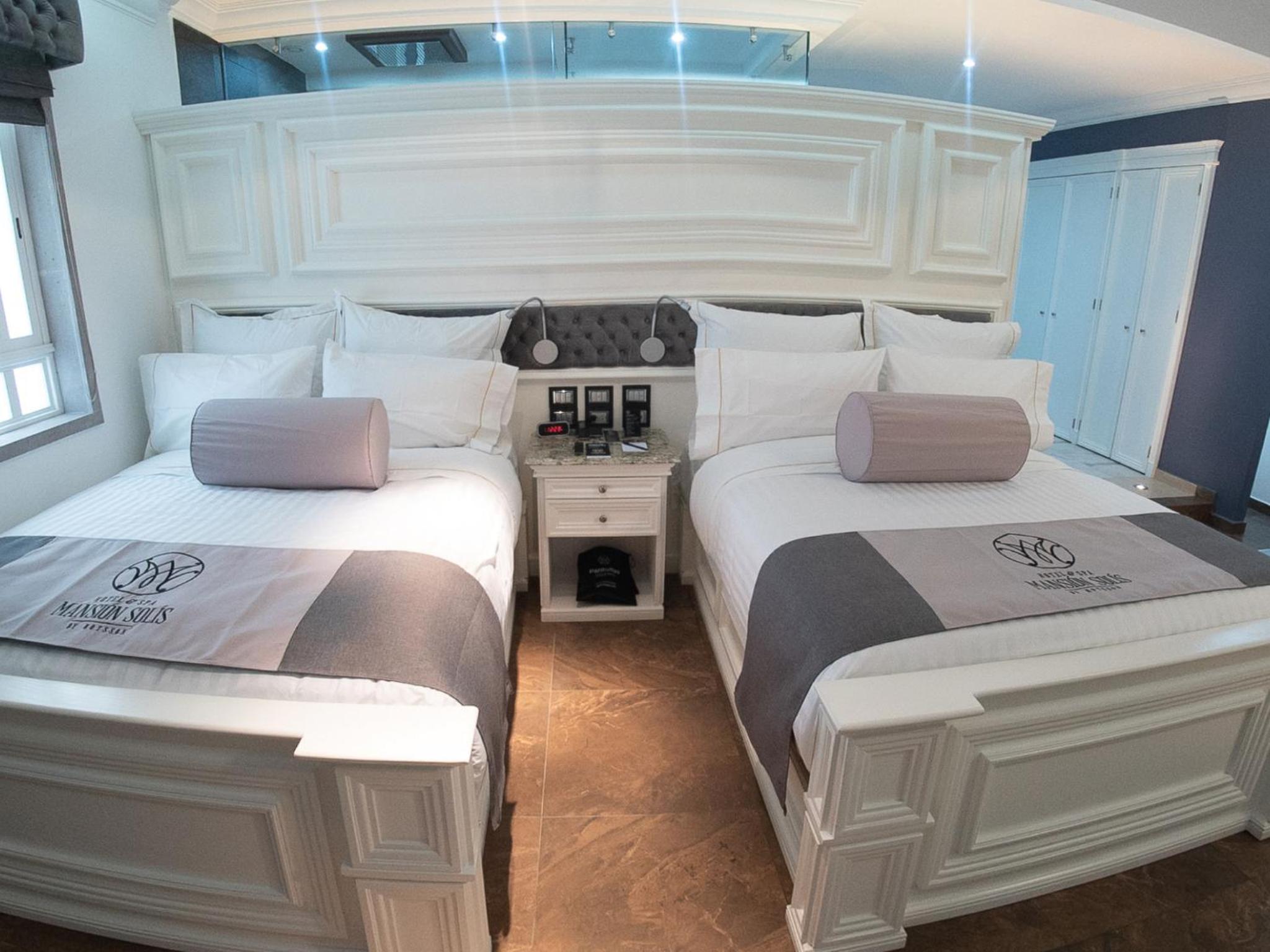 Deluxe Queen Suite - Photo 1