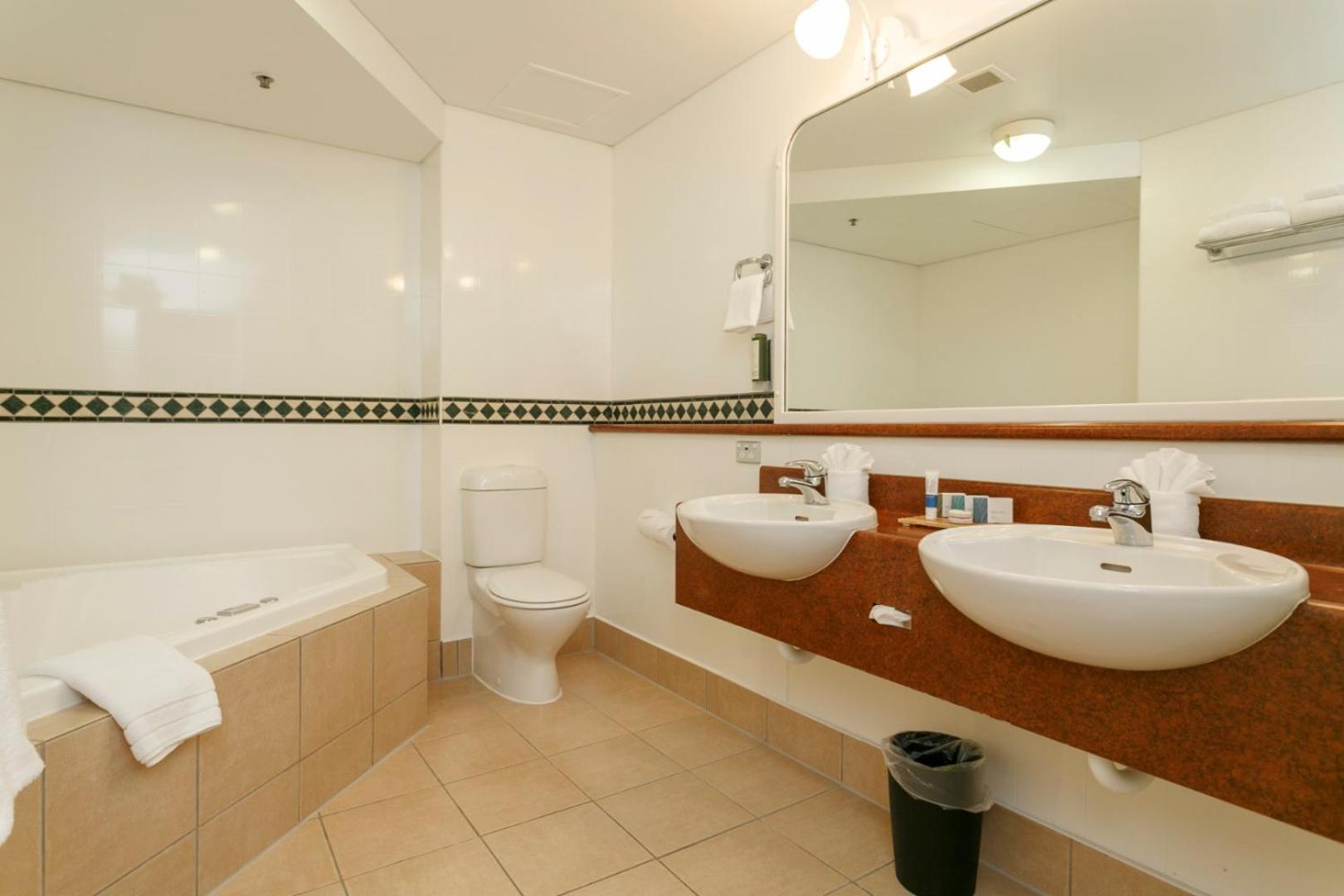 Suite With Spa Bath - Photo 4