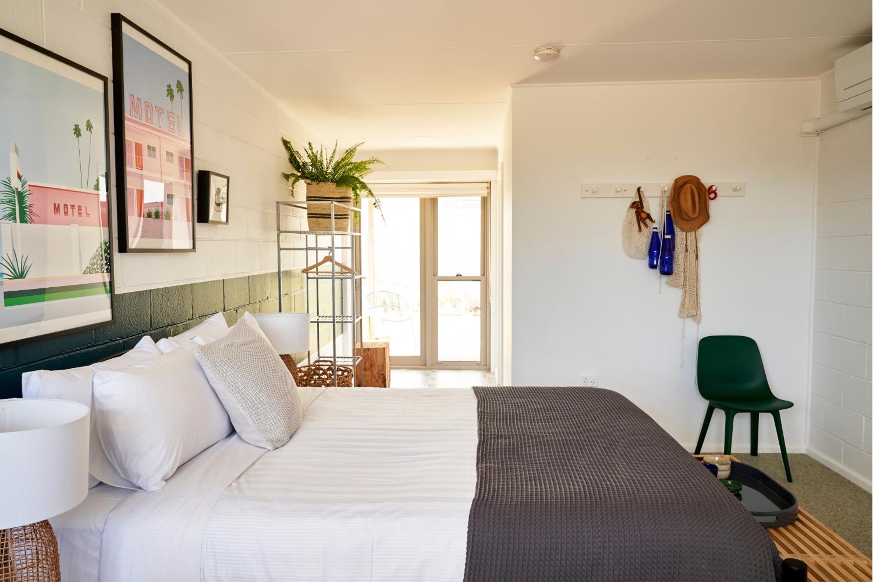 Deluxe Queen Room - Photo 2