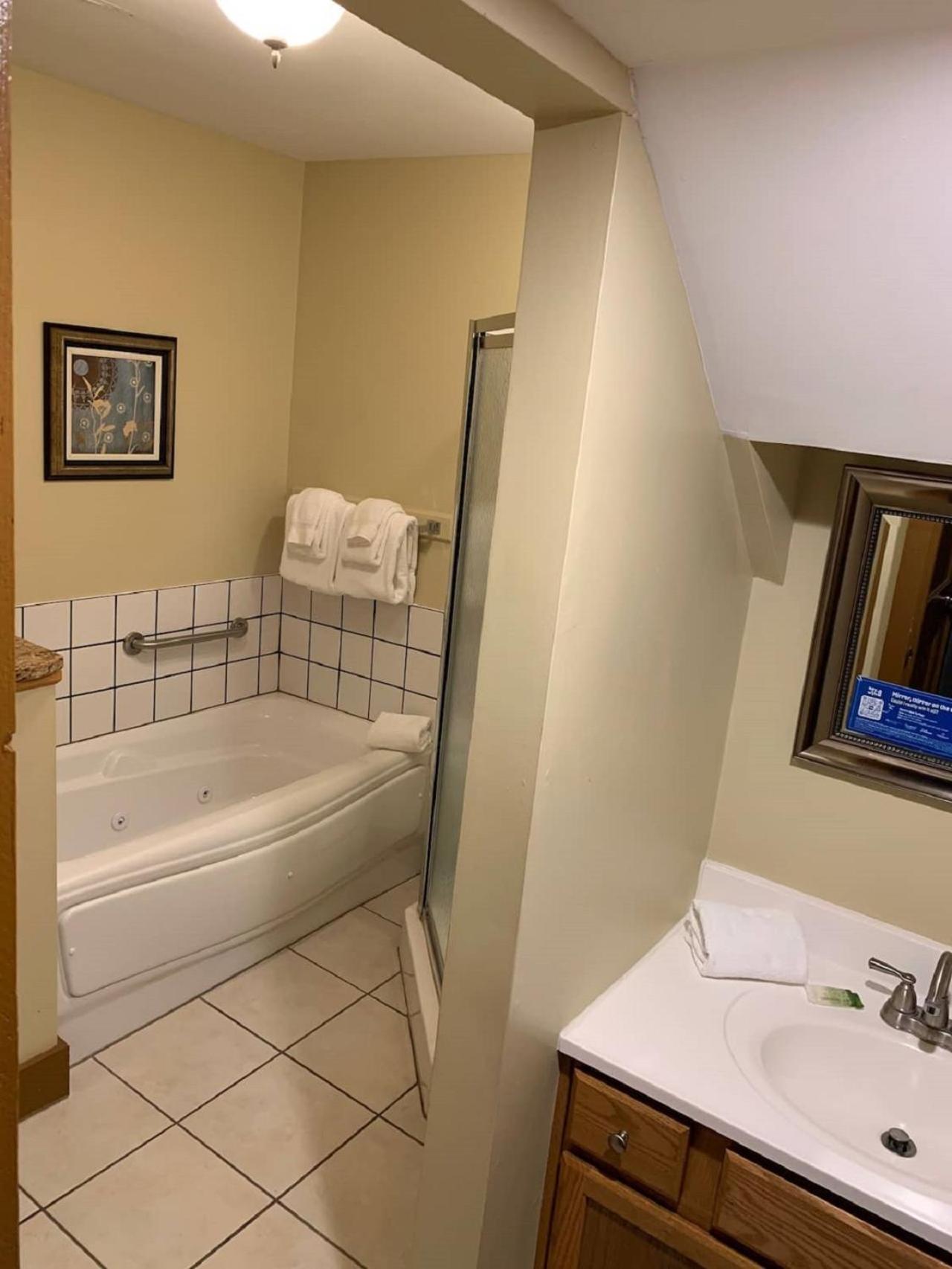Two-Bedroom Apartment Suite photo 3
