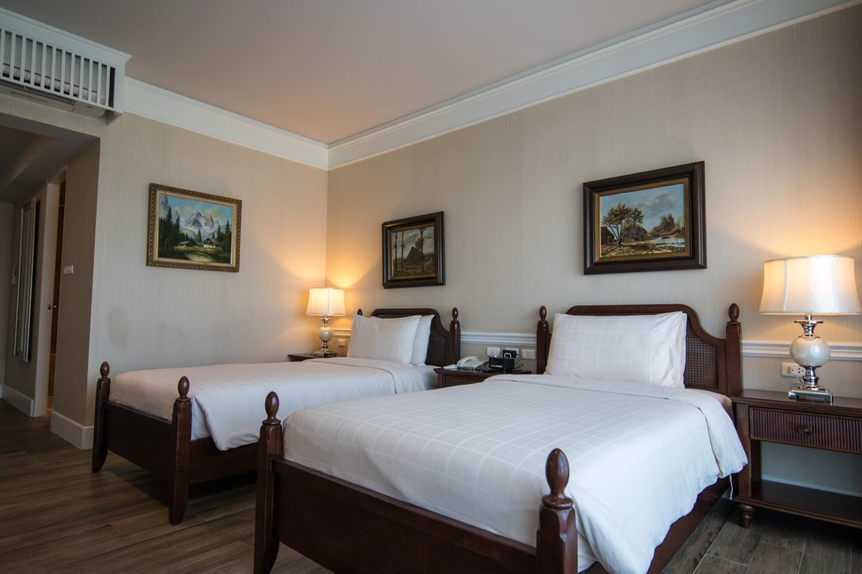 Grand Deluxe King Bed - Photo 1