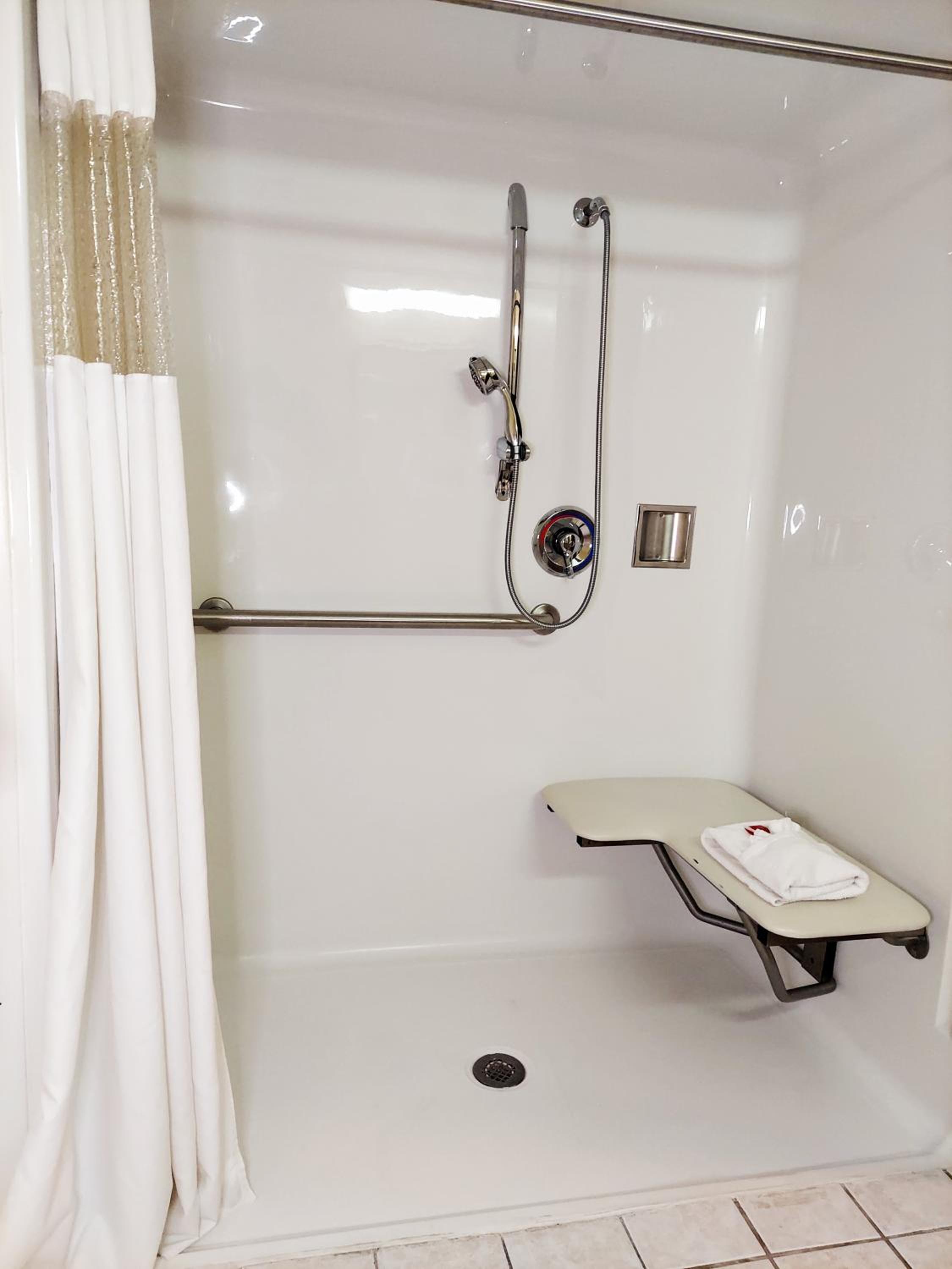 Queen Room - Mobility Access/Non-Smoking - Photo 5