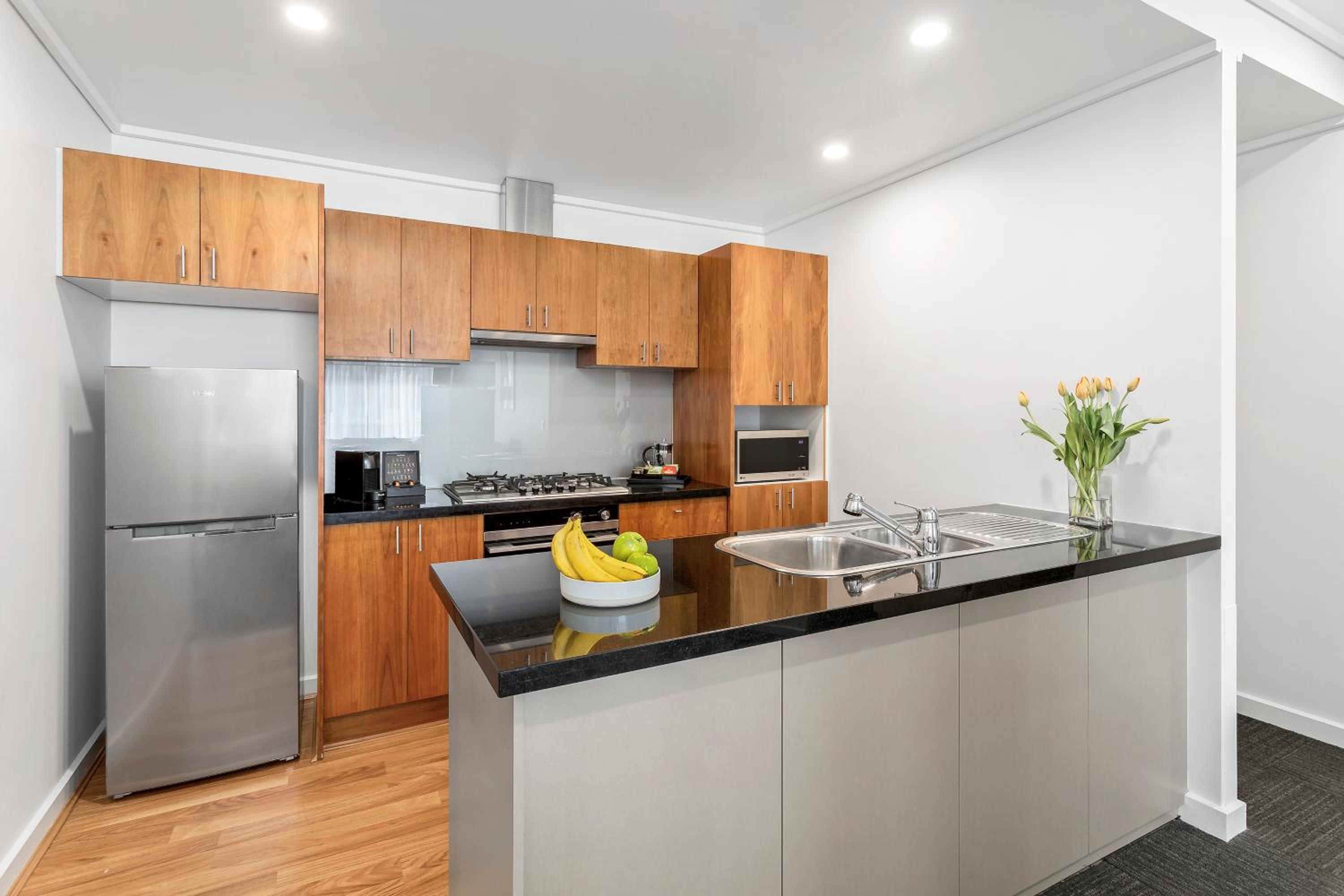 Two-Bedroom Executive Apartment with Two Bathrooms - Photo 4