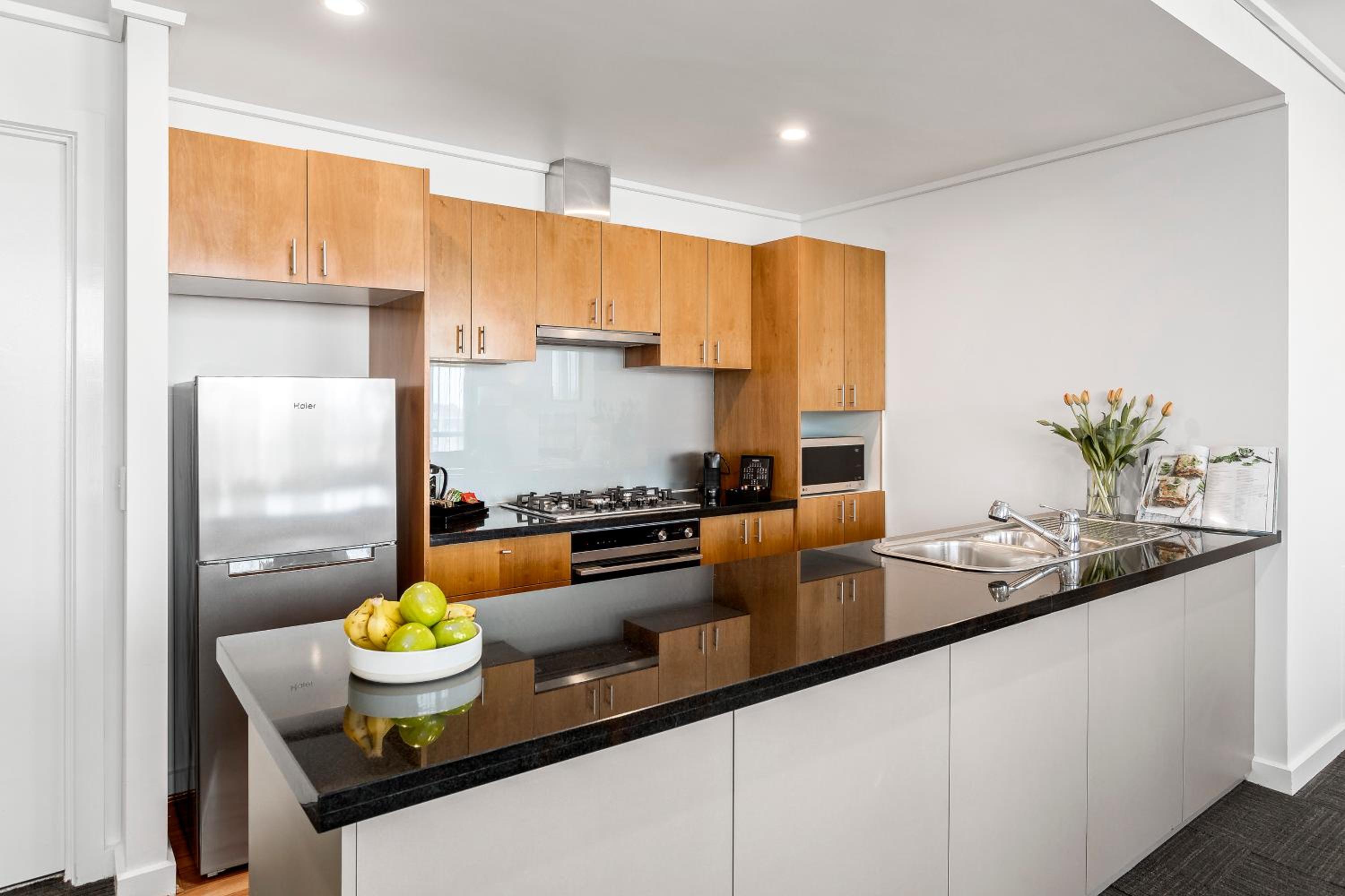 Two-Bedroom Executive Apartment with Two Bathrooms - Photo 6