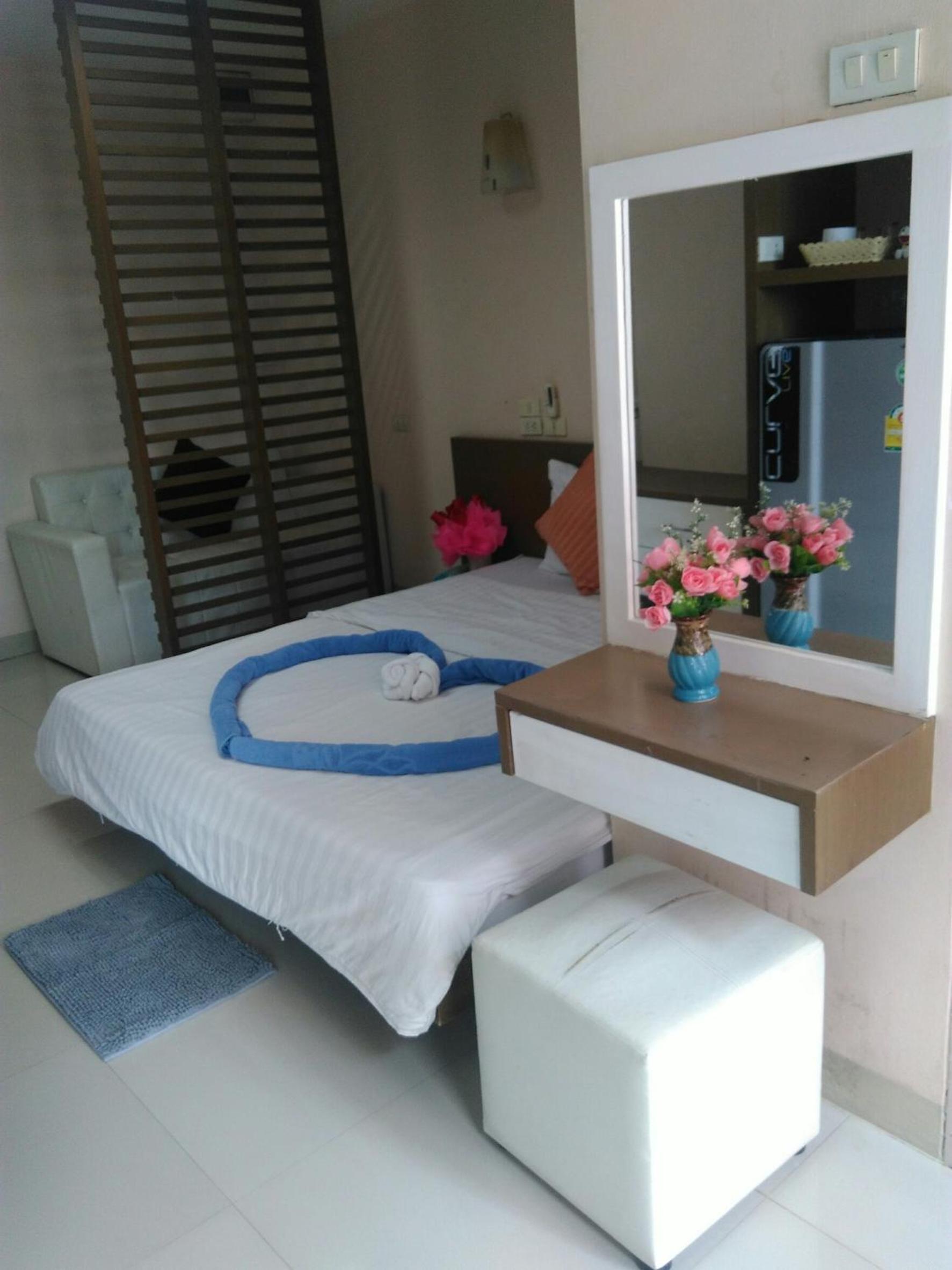 Deluxe Queen Room - Photo 7