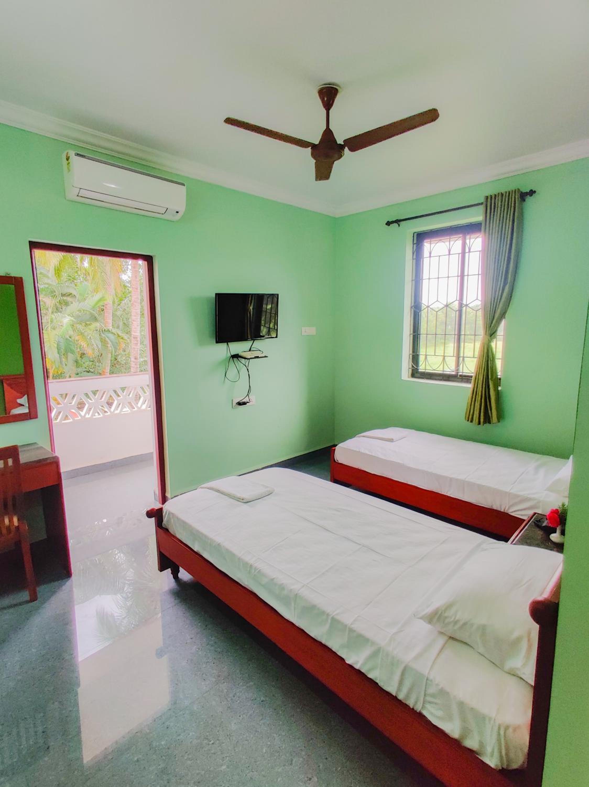 Standard Twin Room
