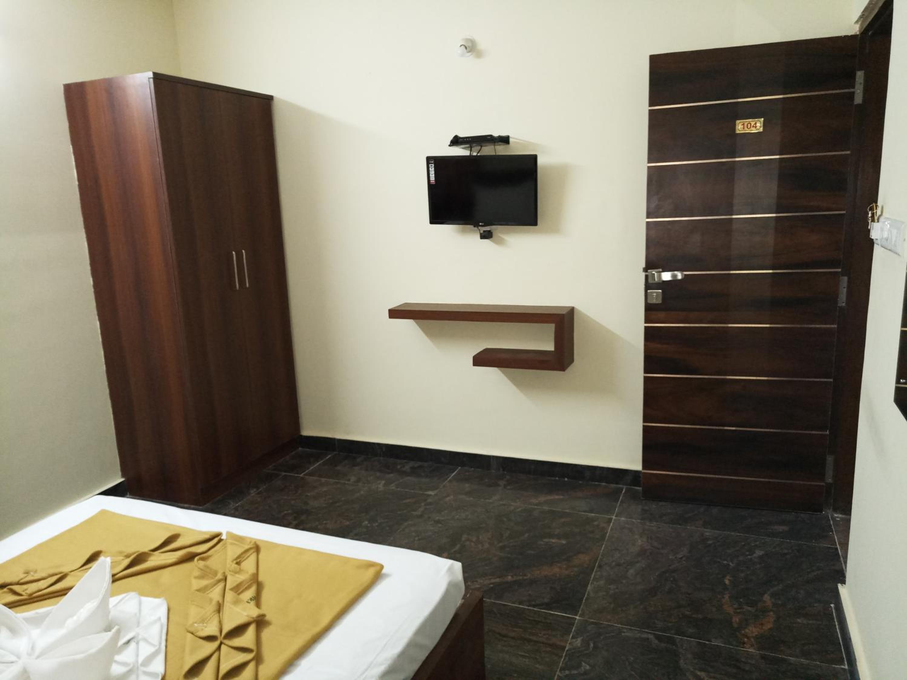 Budget Double Room - Photo 4