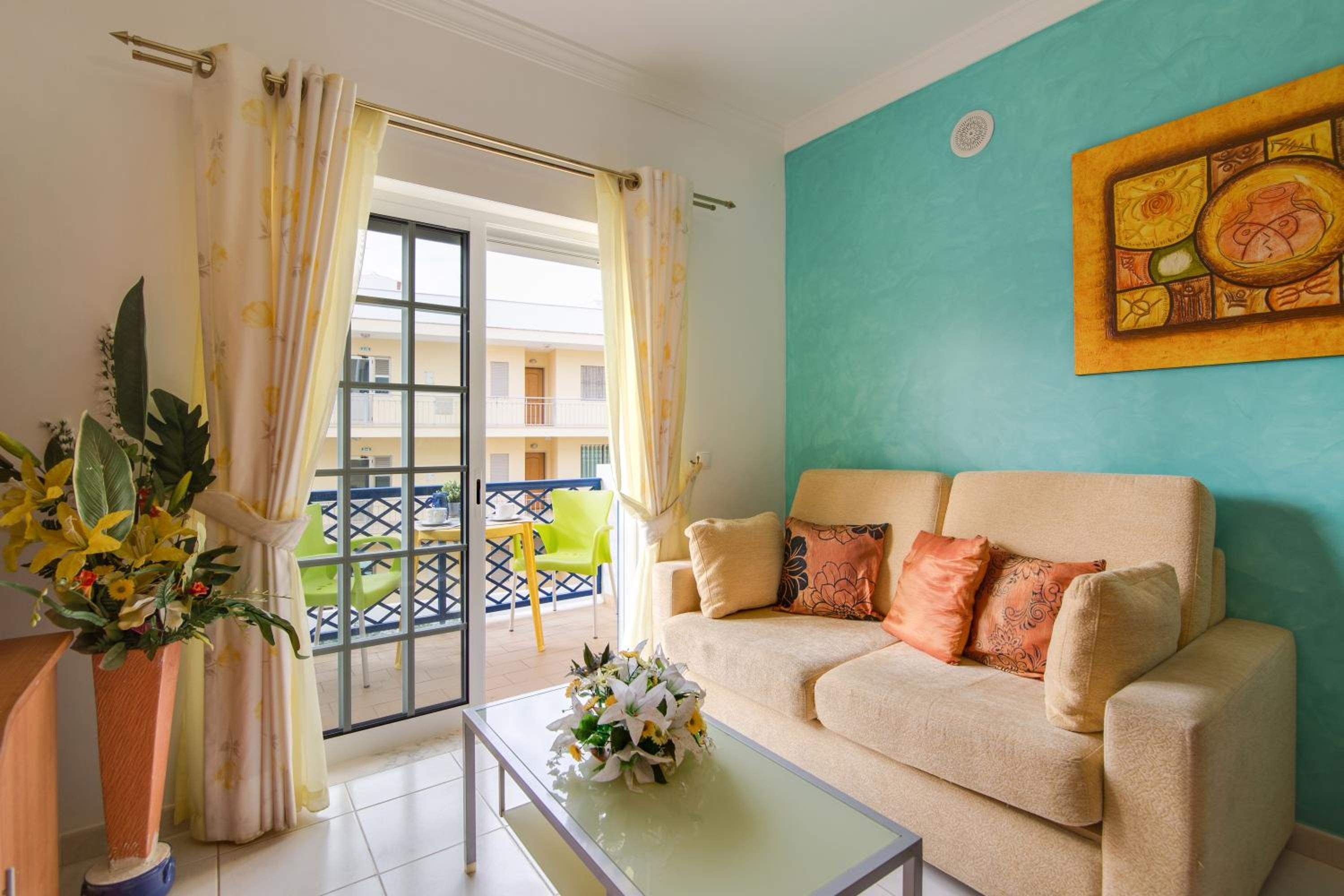 Two-Bedroom Deluxe Apartment with Balcony