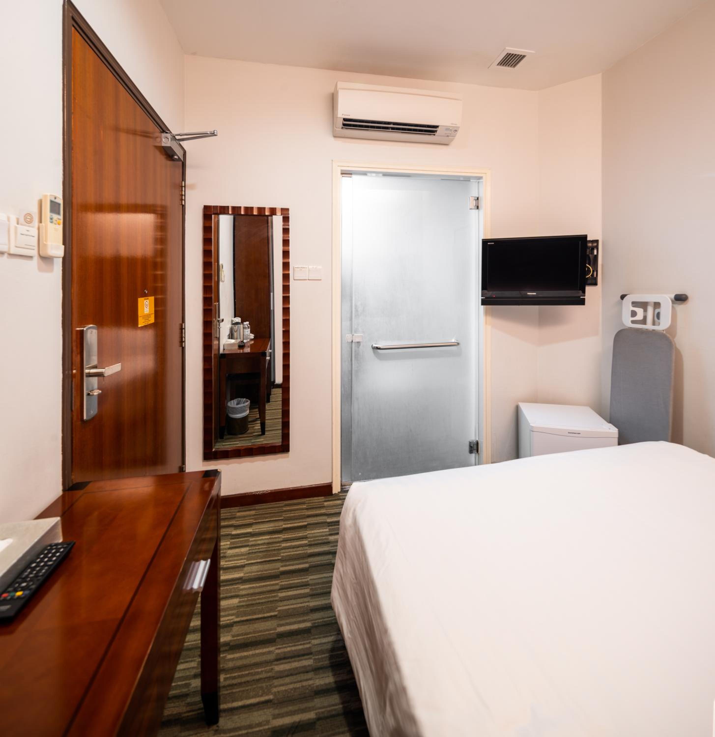 Superior Double Room (No Window) photo 3