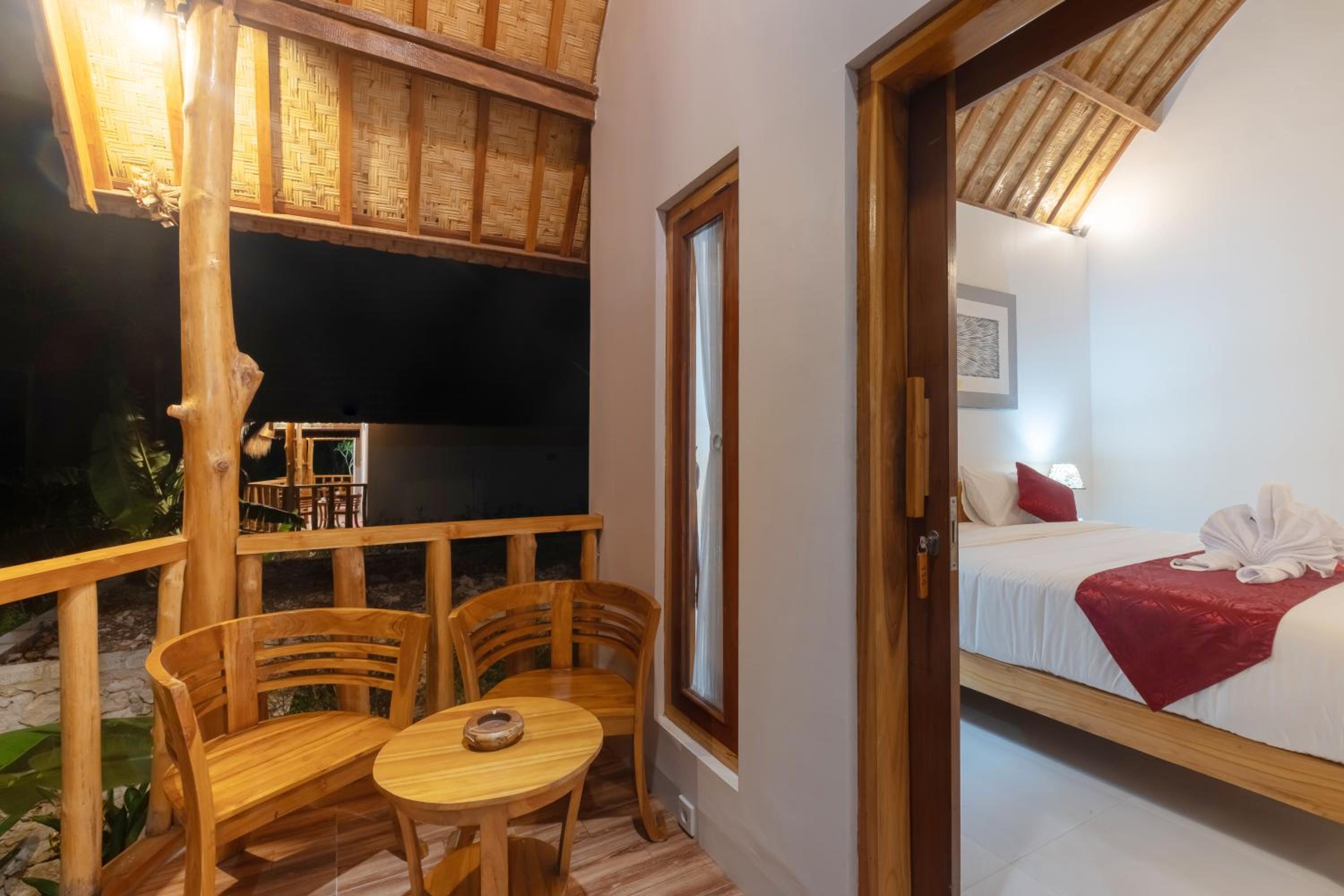 Deluxe Double Room with Balcony - Photo 5