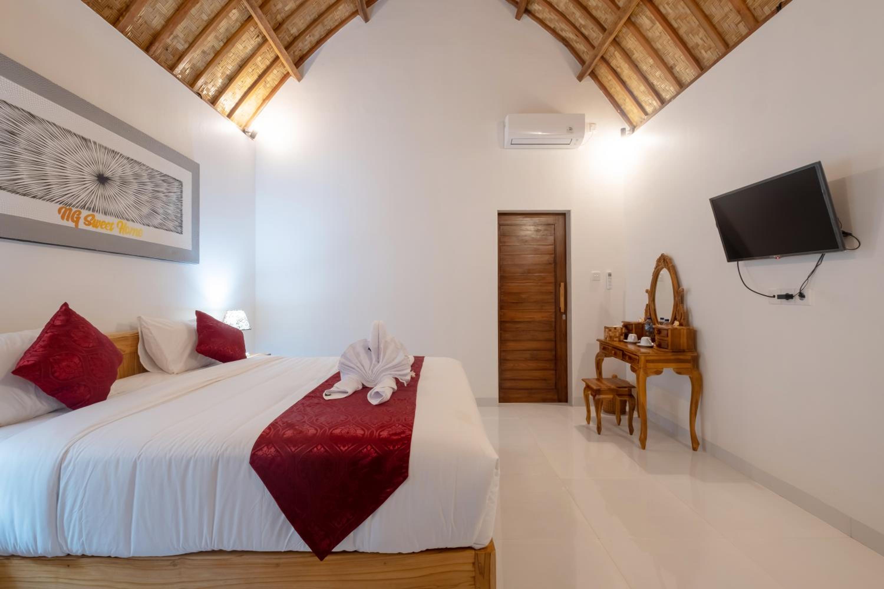 Deluxe Double Room with Balcony - Photo 7