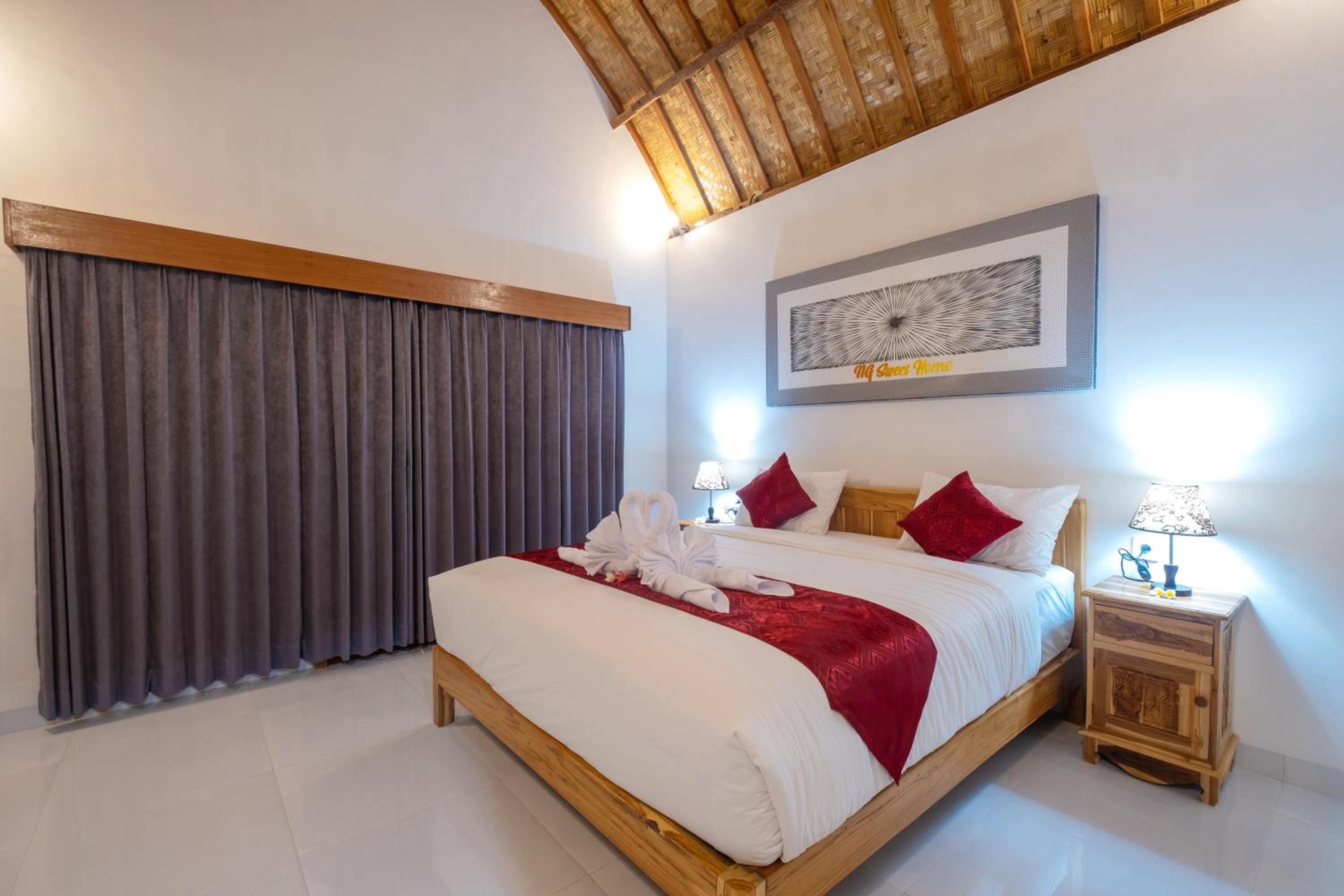 Deluxe Double Room with Balcony - Photo 8