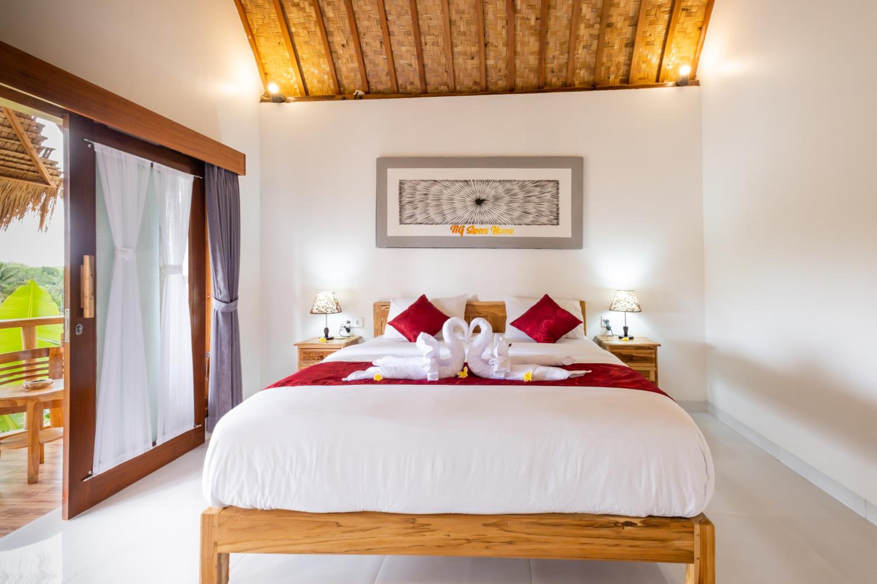 Deluxe Double Room with Balcony - Photo 10