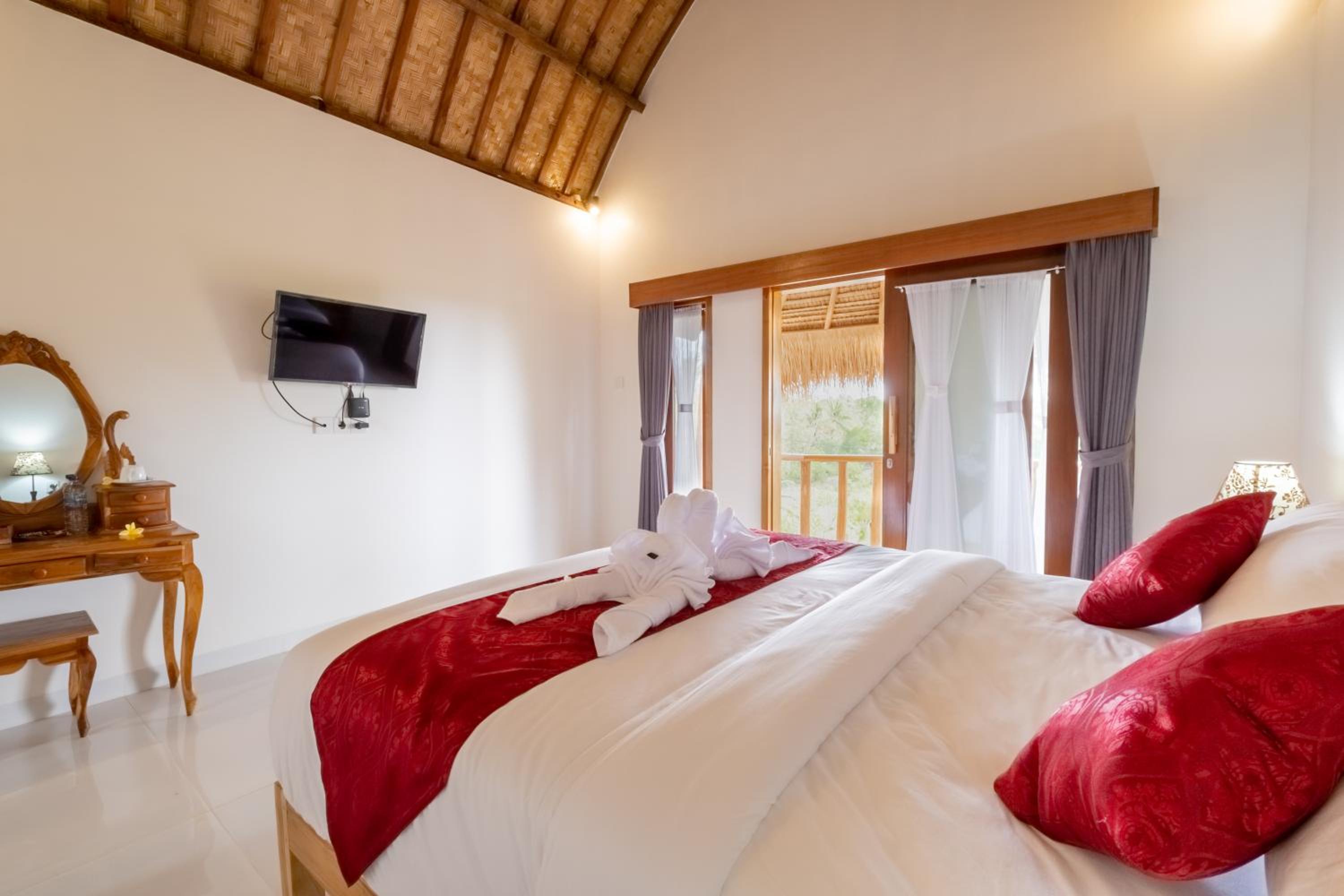 Deluxe Double Room with Balcony - Photo 21