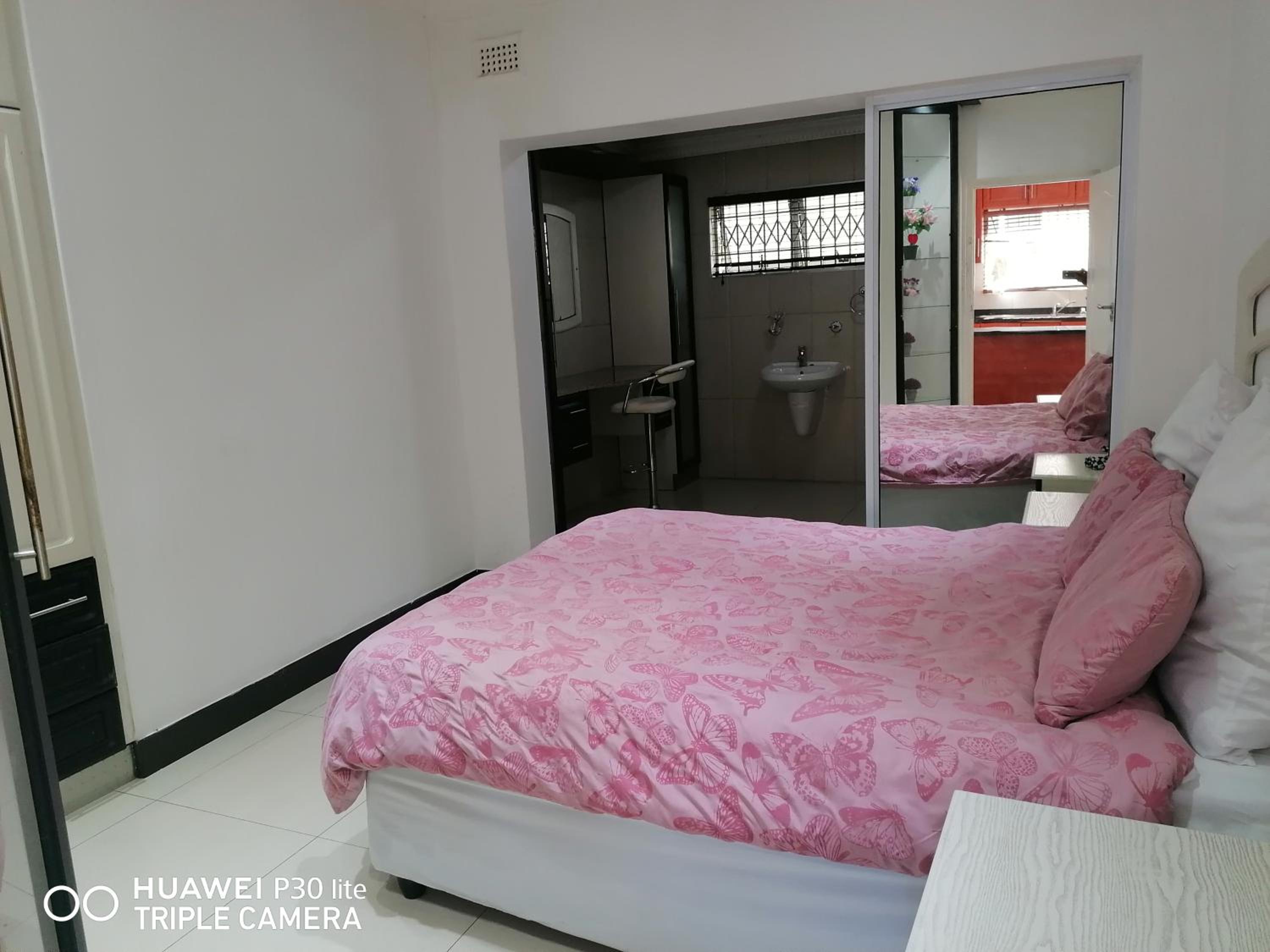 Double Room - Photo 5