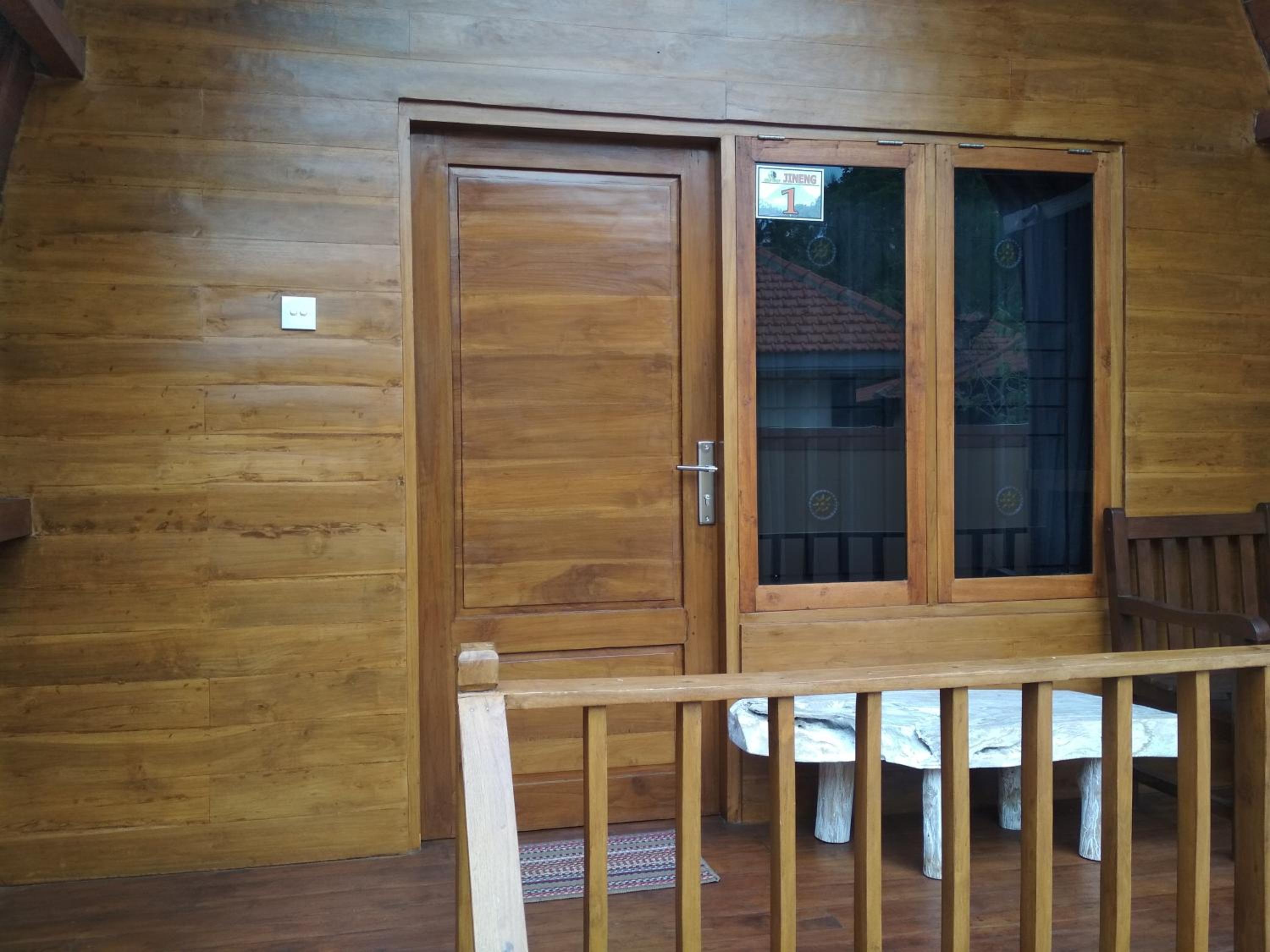 Double Room with Pool View - Photo 10