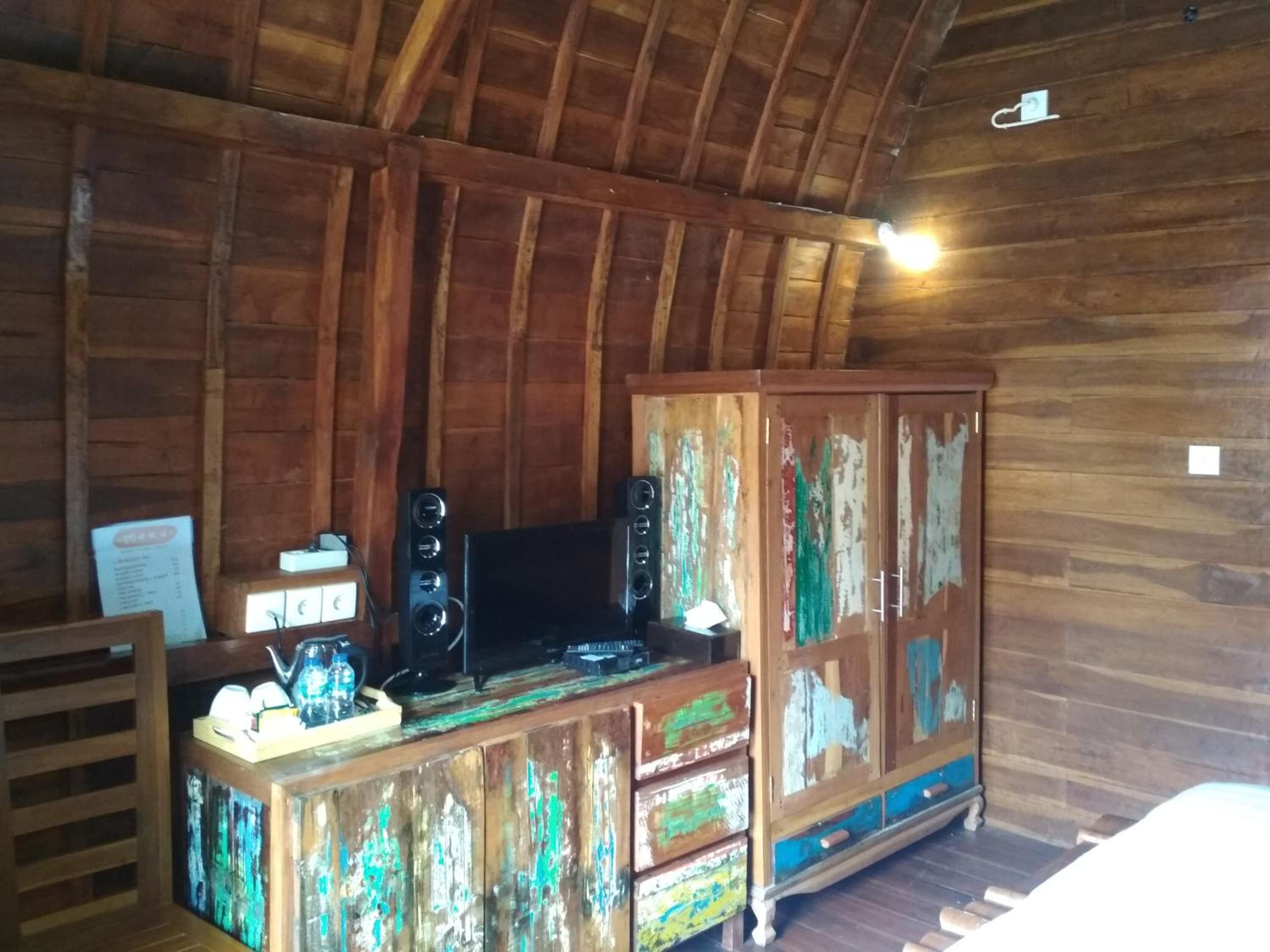Double Room with Pool View - Photo 3