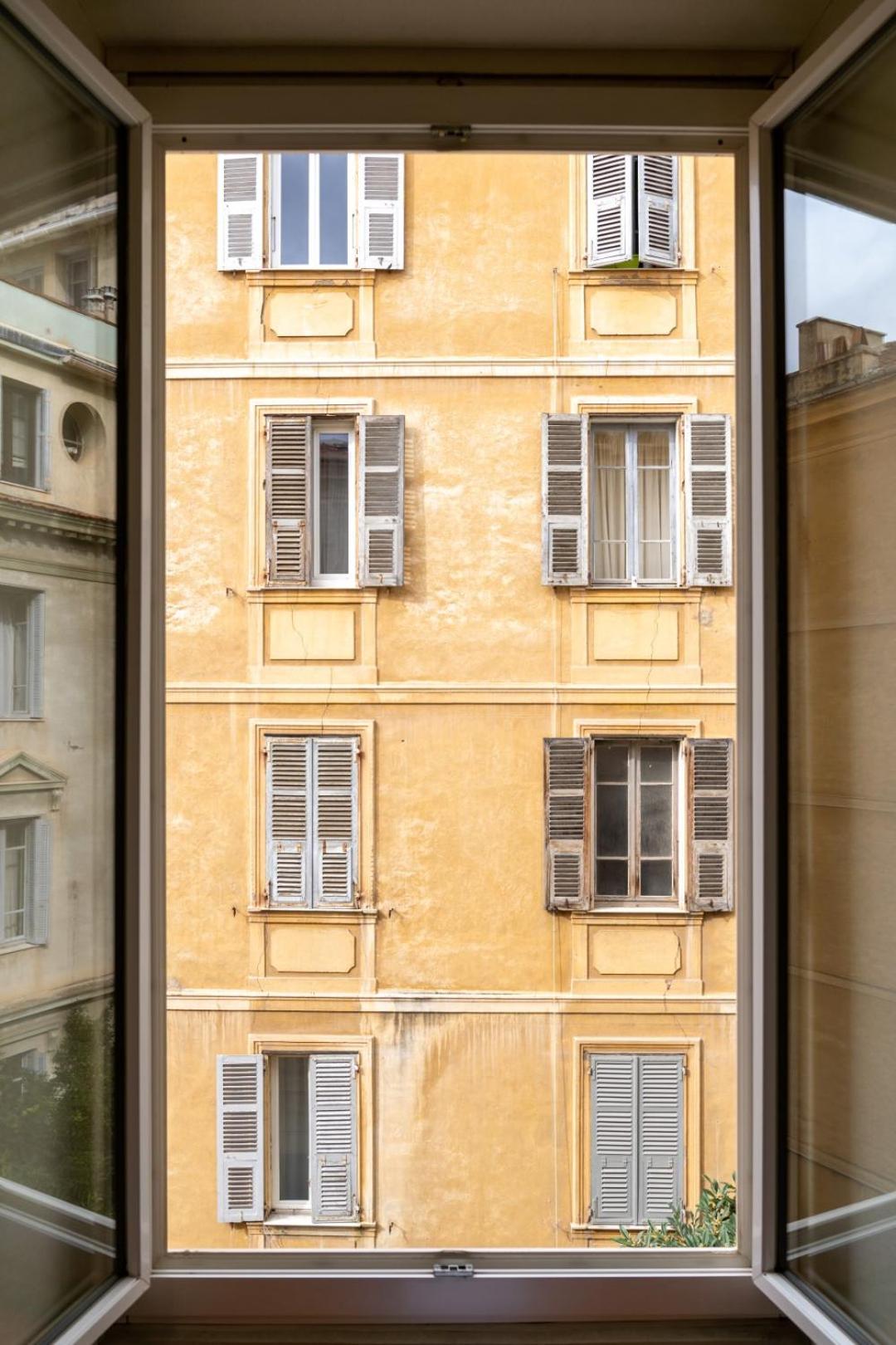 Double Room - Photo 16
