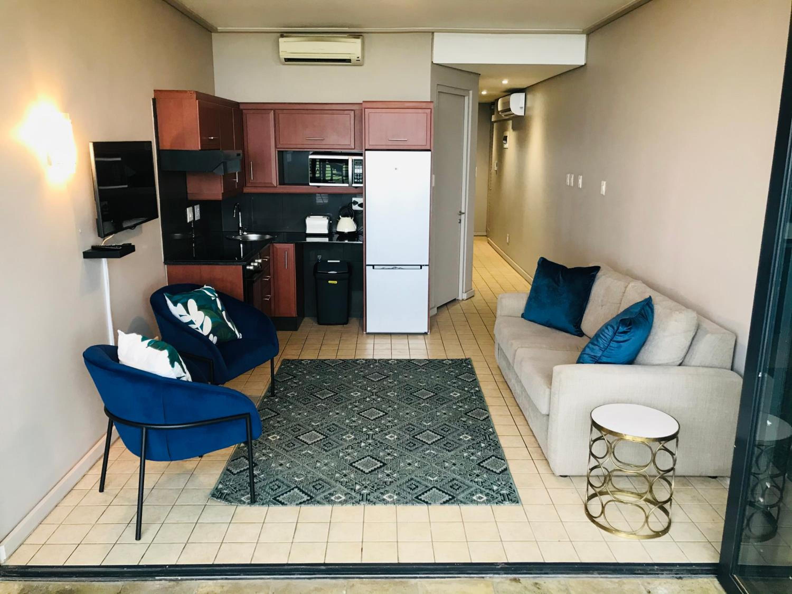 One-Bedroom Apartment - Photo 3