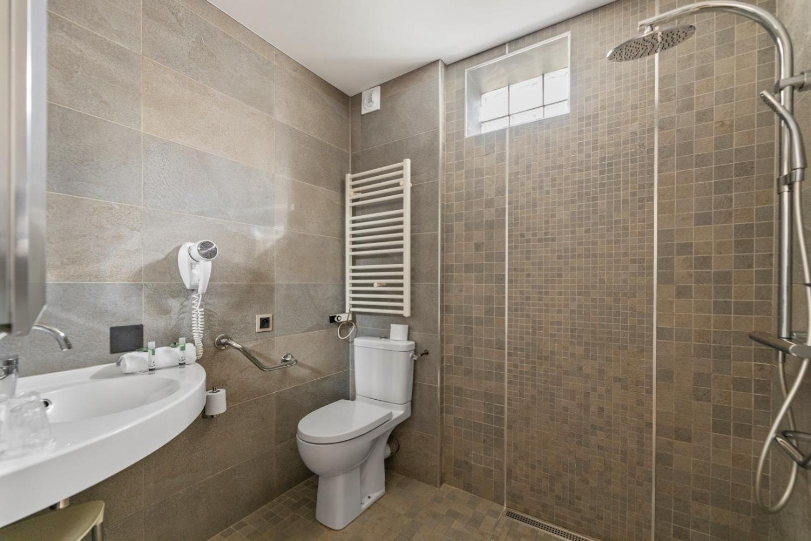 Budget Double Room - Photo 2