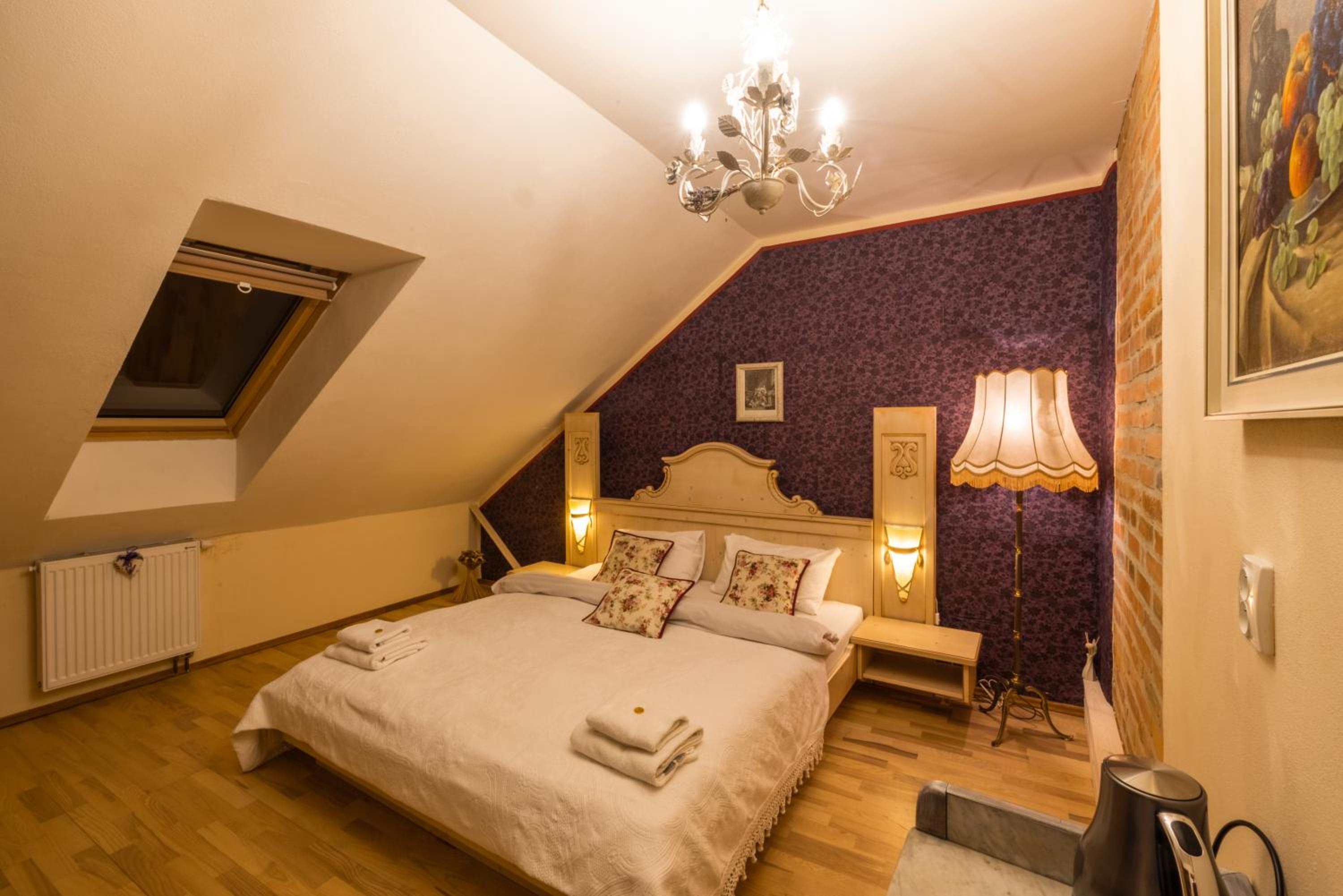 Quadruple Room with Private Bathroom - Photo 1