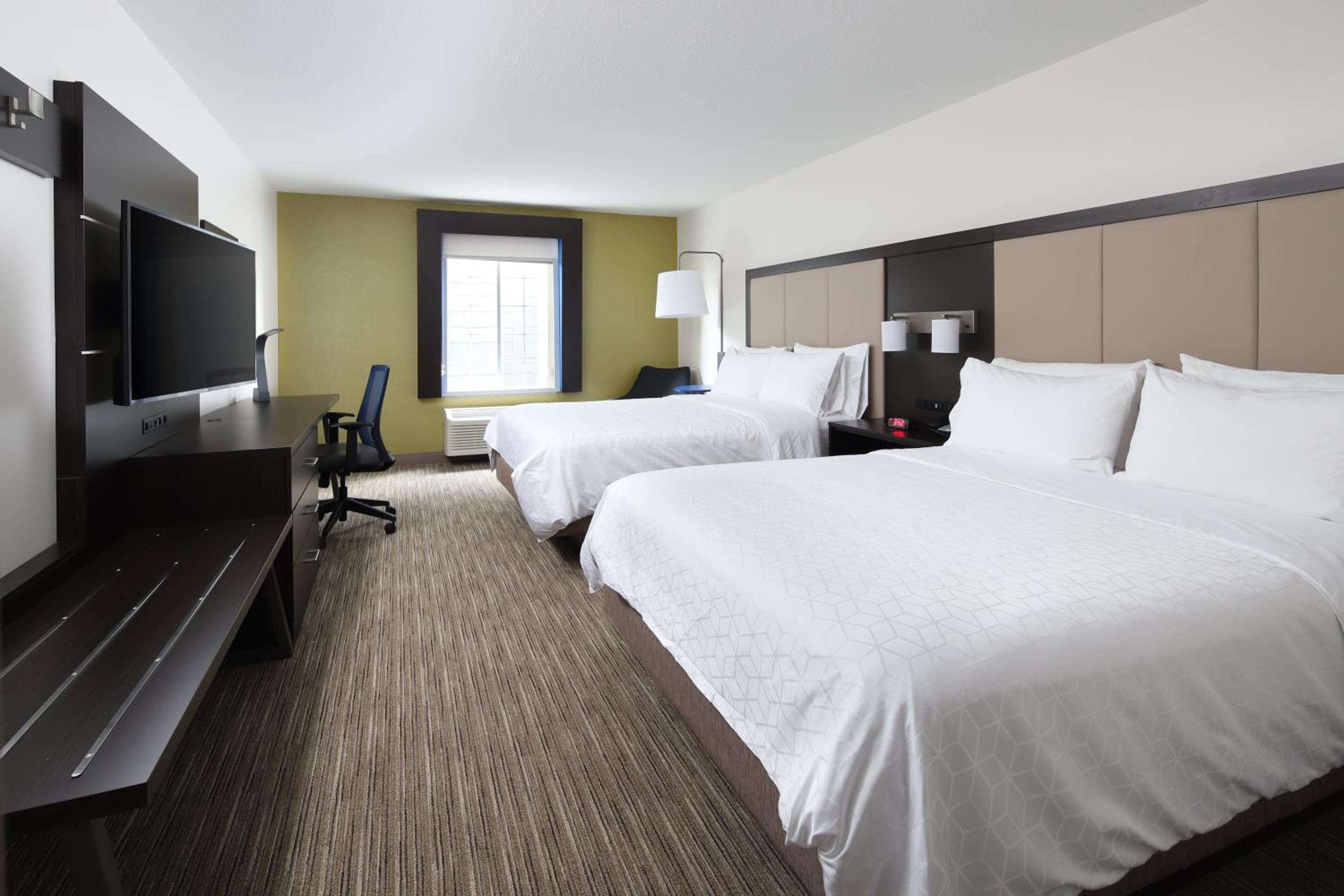 One-Bedroom Suite with Two Queen Beds - Photo 1
