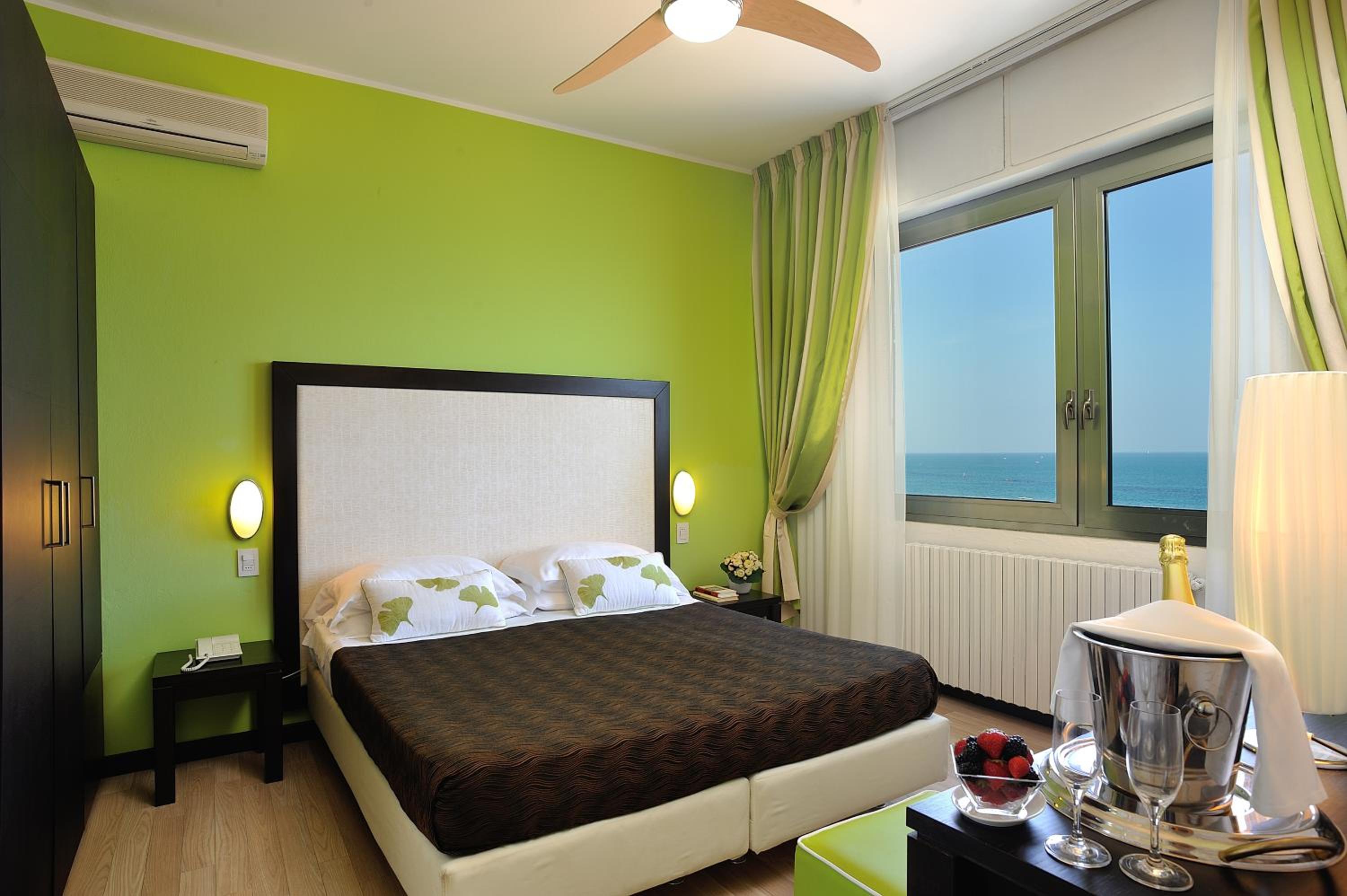 Double Room - Photo 9