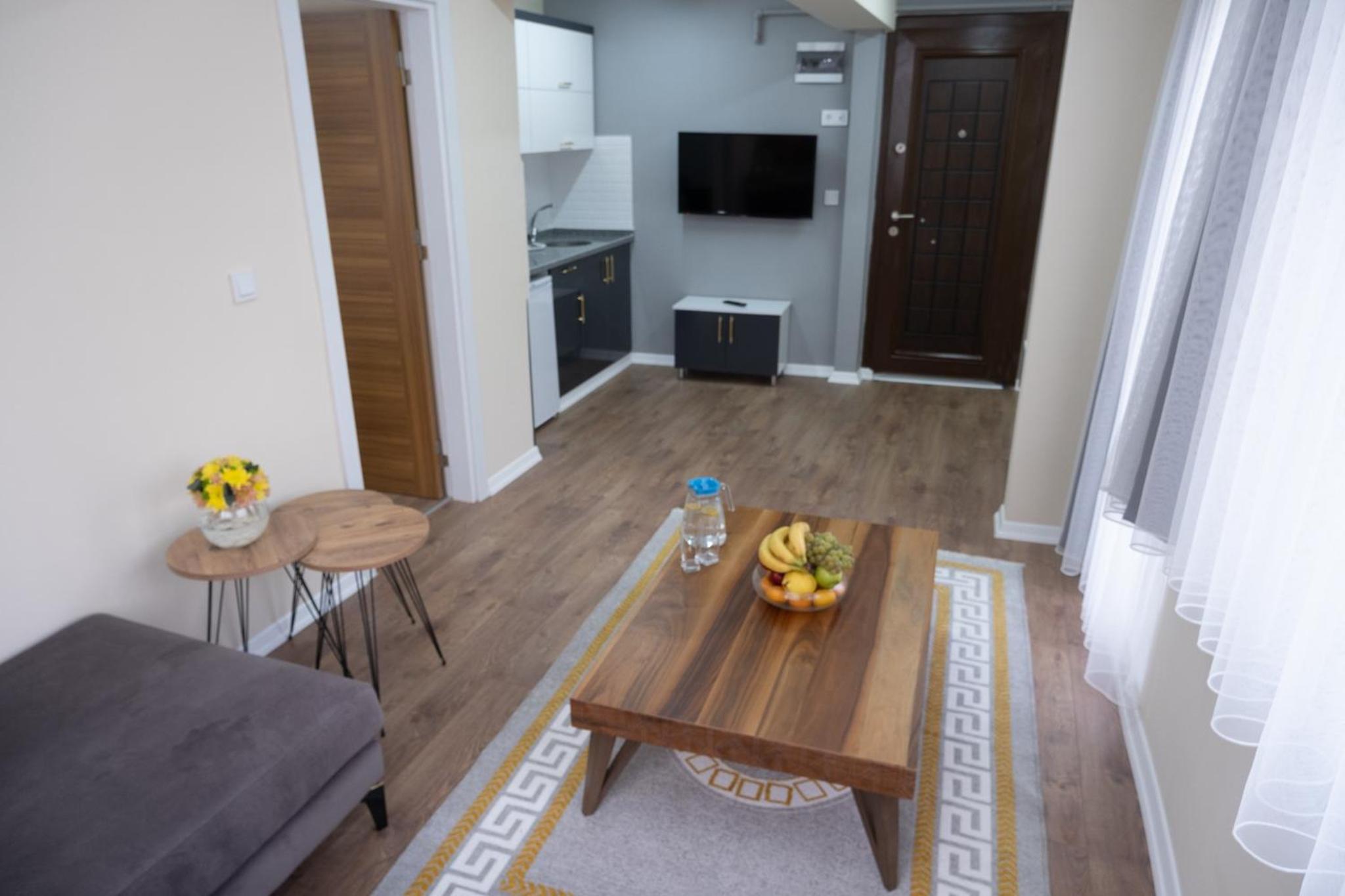 One-Bedroom Apartment - Photo 2