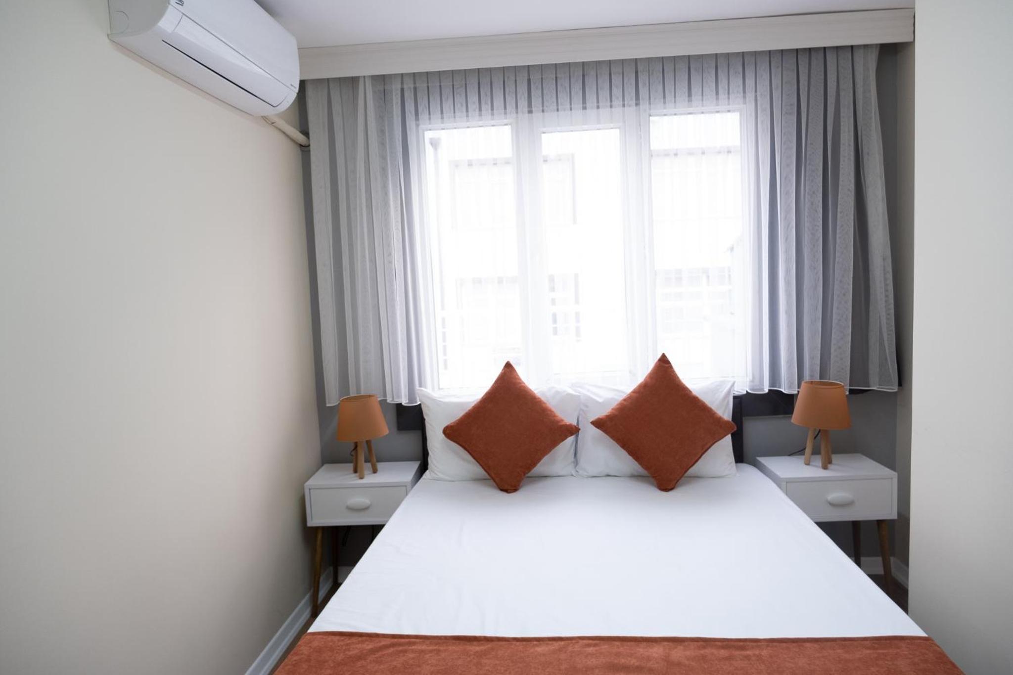 One-Bedroom Apartment - Photo 1