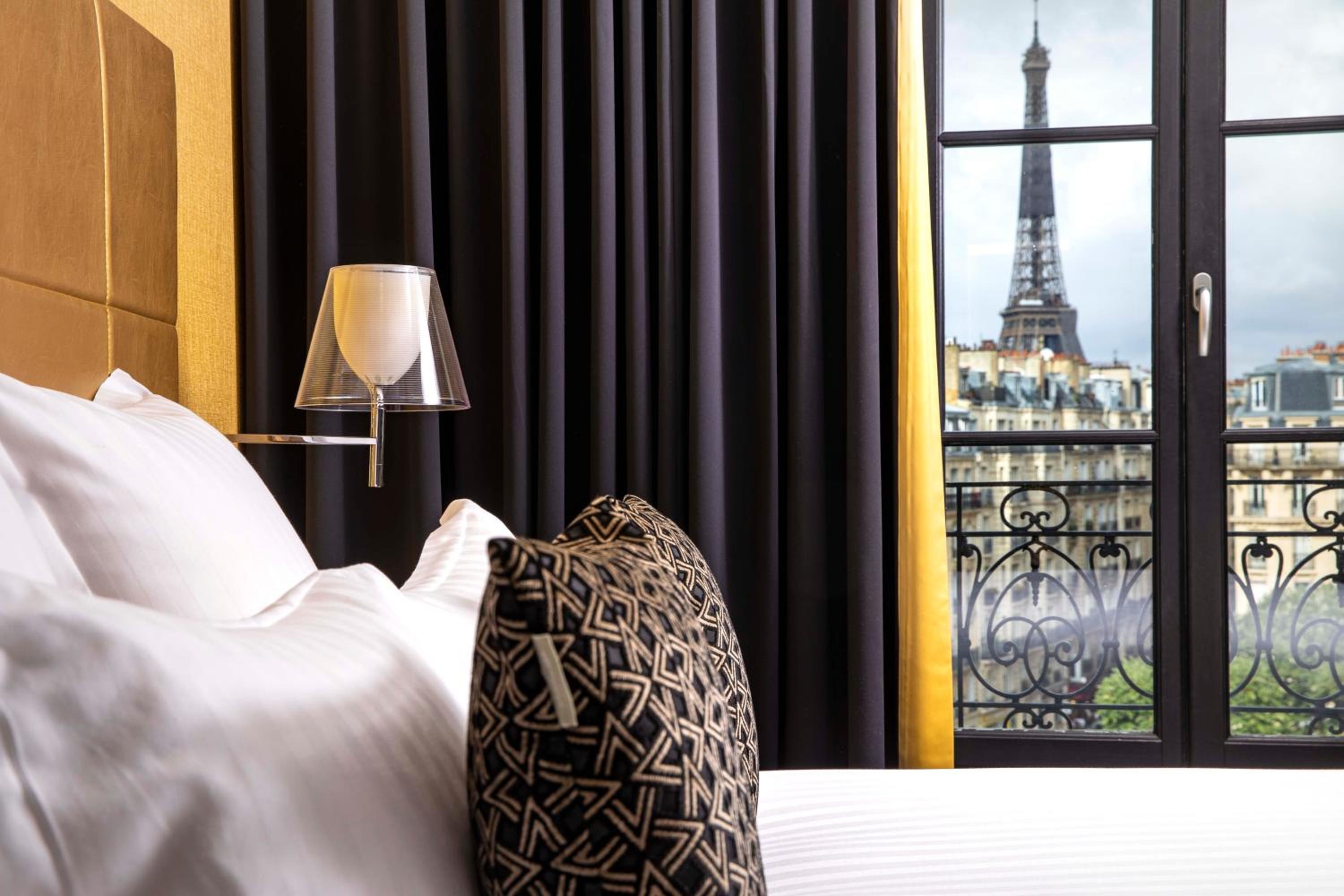 Suite with Eiffel Tower View thumbnail 6